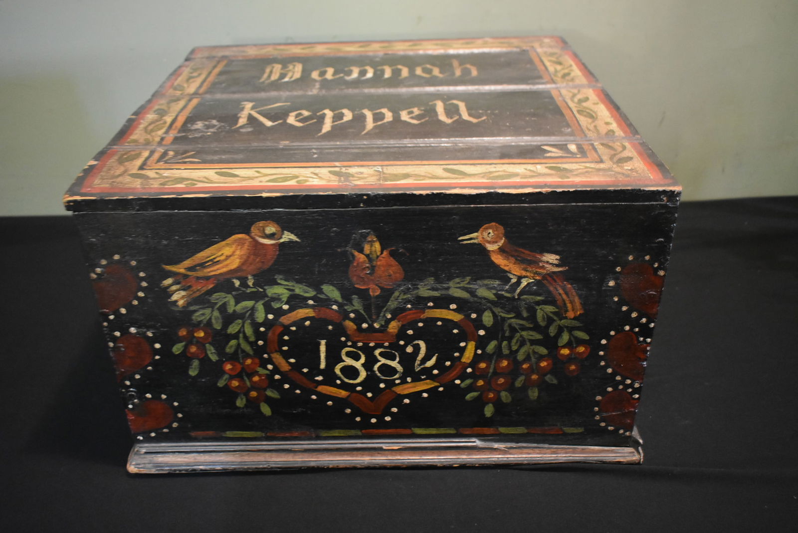 Old Folk Art Painted Wood Box/Trunk: Old Folk Art Painted Wood Box, Trunk. It measures 18x18x11