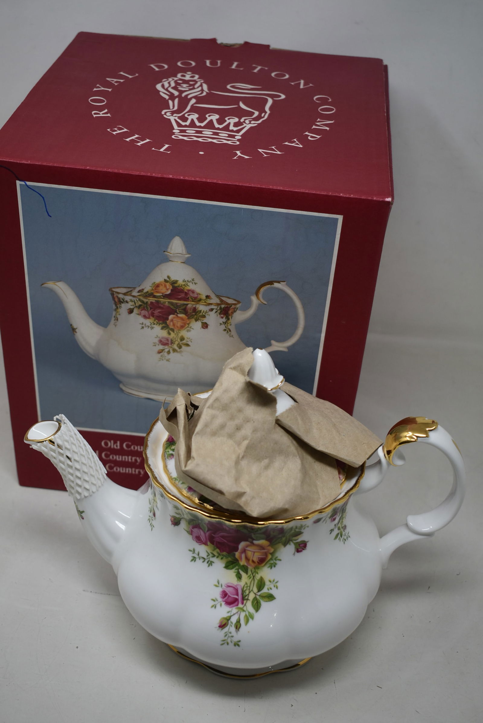 Royal Doulton Royal Albert Old Country Roses Teapot NEW IN BOX (1 of 4)