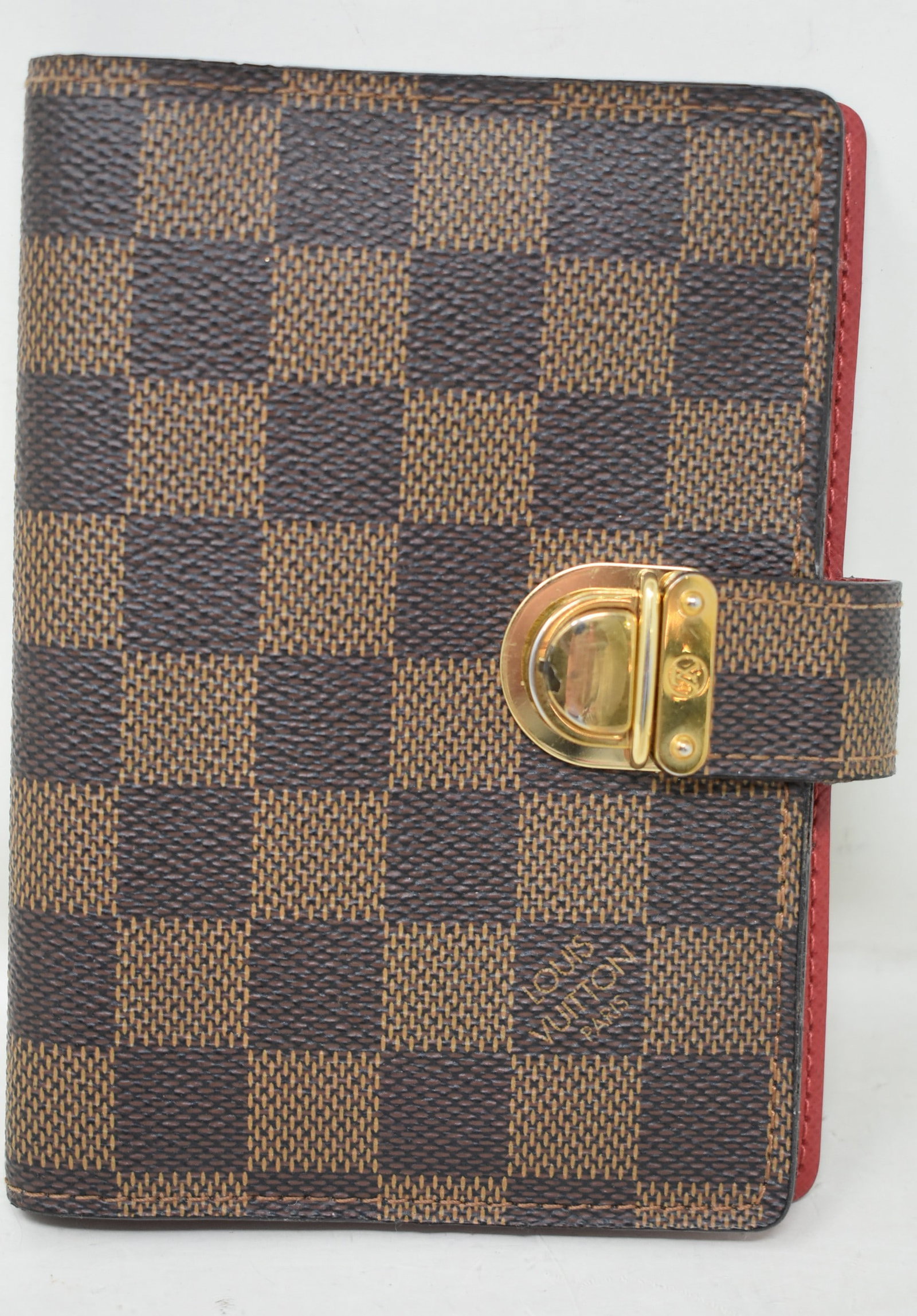 Louis Vuitton Agenda PM Koala Damier Ebene: Louis Vuitton Agenda PM Koala in Damier Ebene. In very good condition with light wear to front snap.