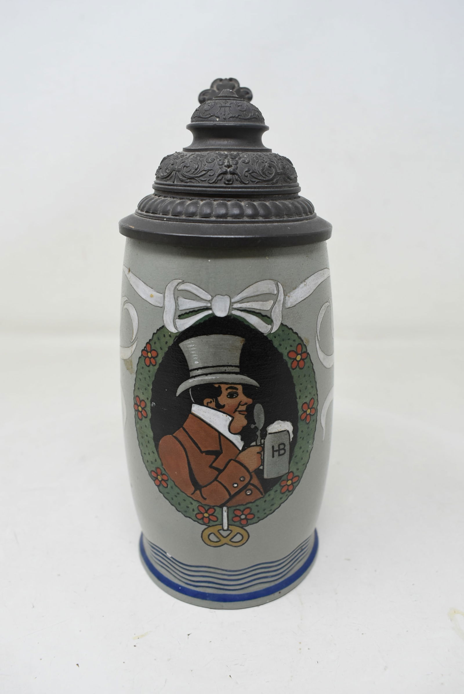 Mettlach 3078 Bavaria 1/2 Liter Stoneware Beer Stein: RARE Mettlach 1/2 liter Beer Stein Hoffbrau with Pewter Lid. The lid is missing the tip of the Finial.