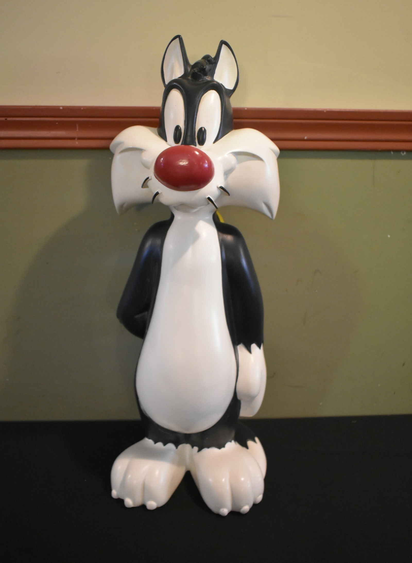 Warner Bros. Studio Store Display 23" Sylvester & Tweety: Warner Brothers Studio Store Display, 23" Sylvester and Tweety made of hard Plastic. Good condition, light wear.