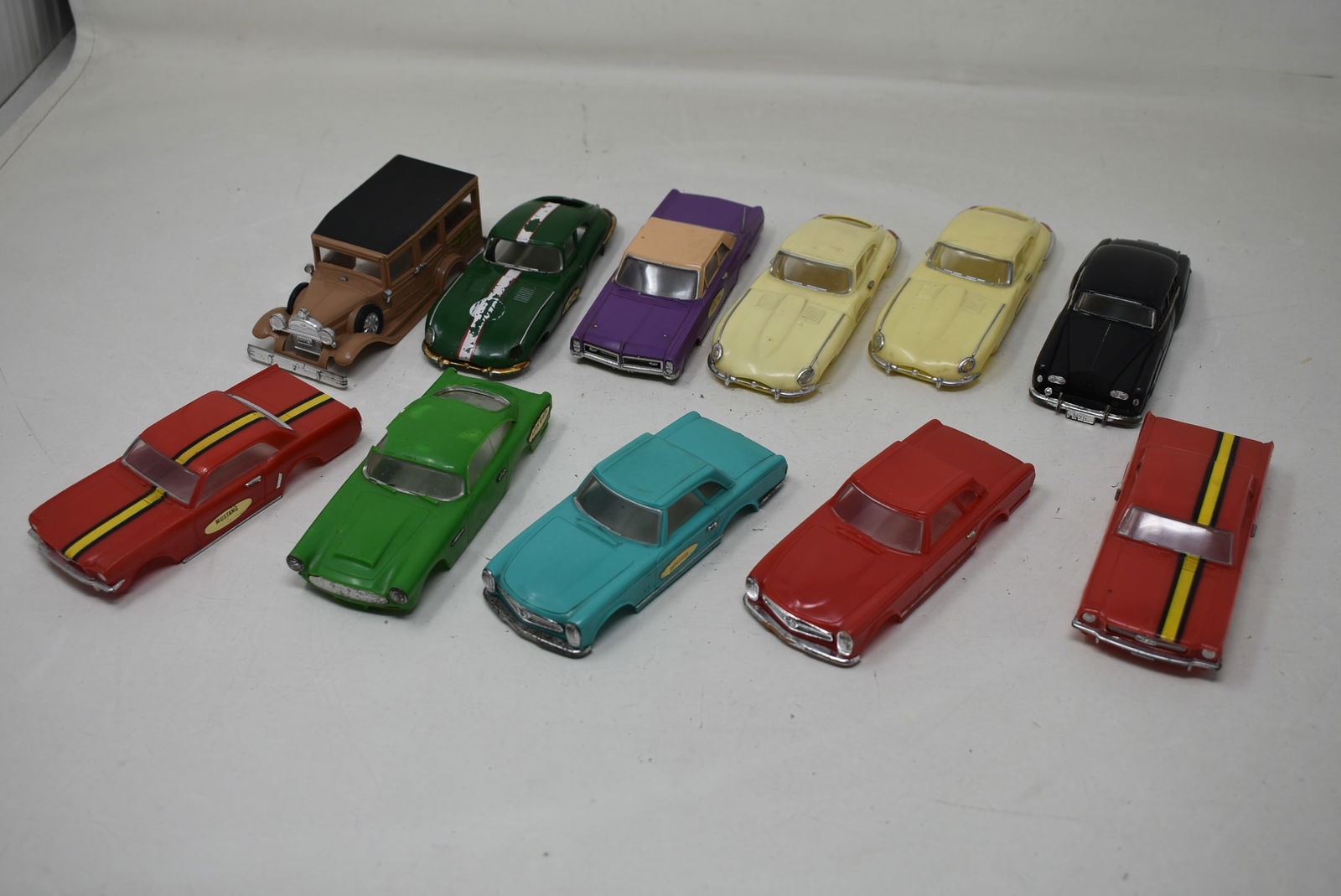 10 Vintage Ideal Slot Car Bodies (1 of 4)