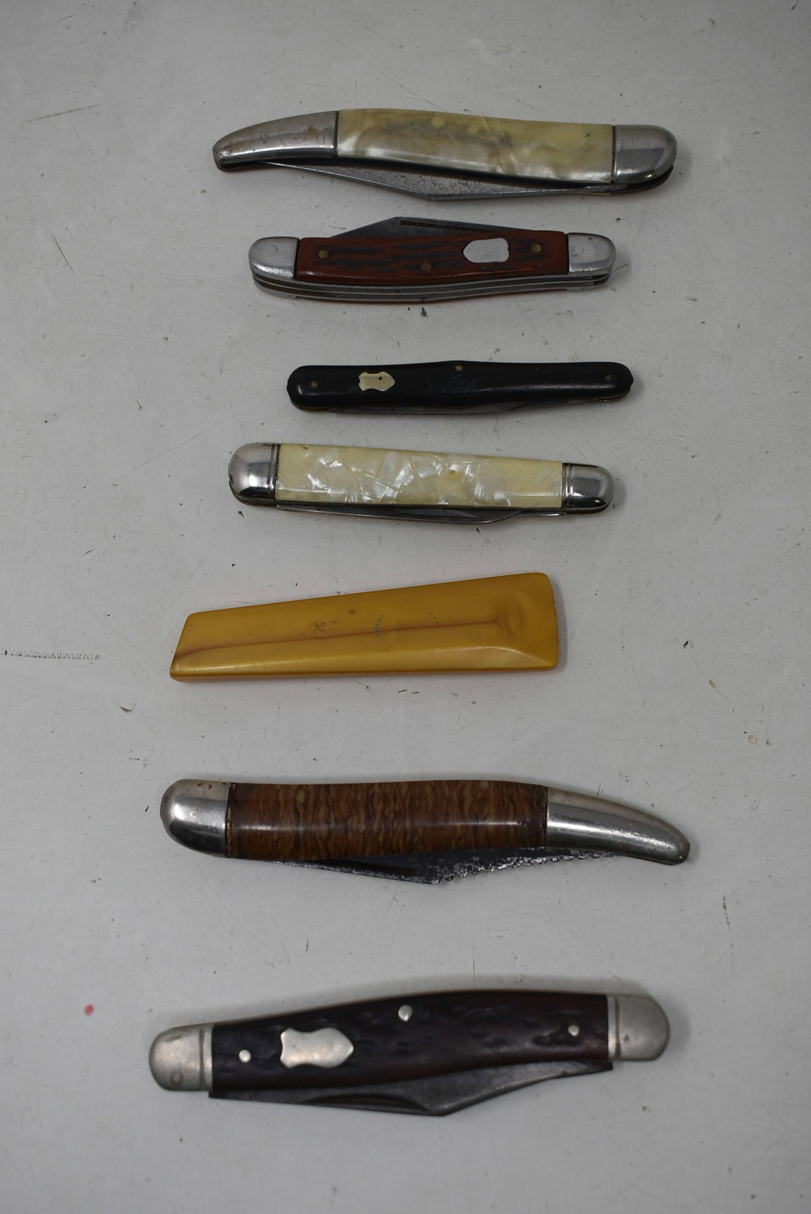Group of 7 Vintage Pocket Knives (1 of 4)