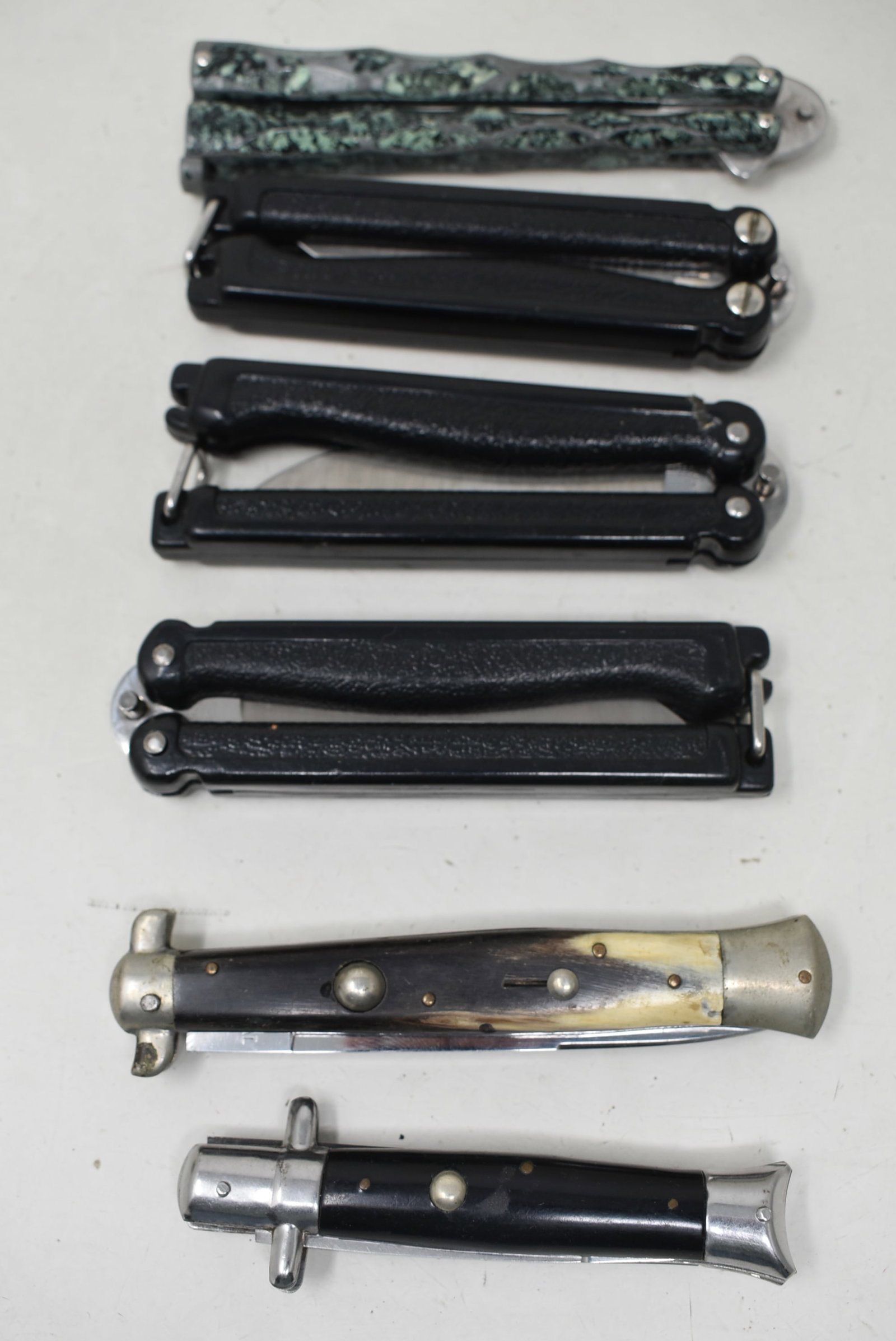 Group of 6 Knives (1 of 2)