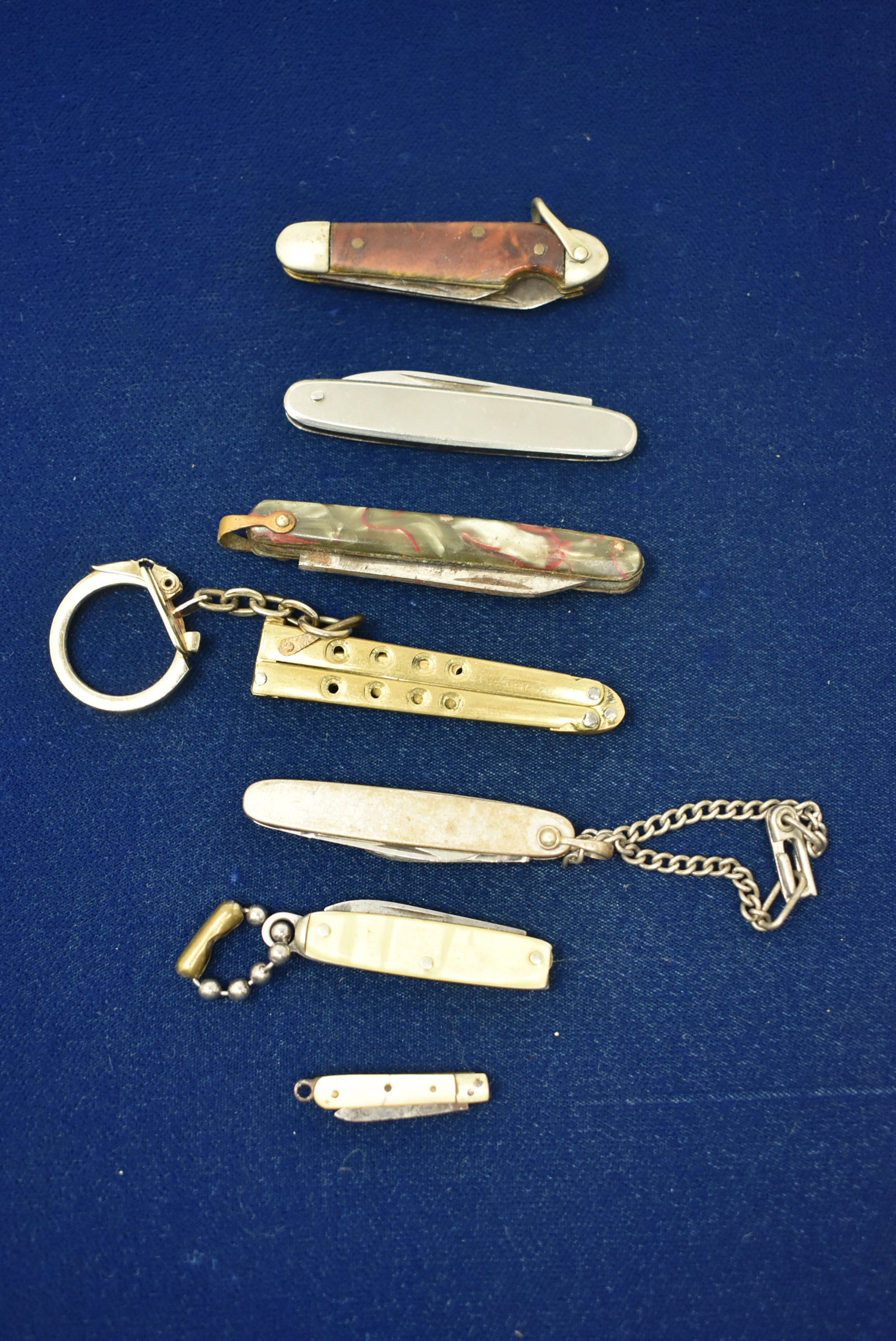 Group of 6 Vintage Mini Pocket Knives (1 of 2)