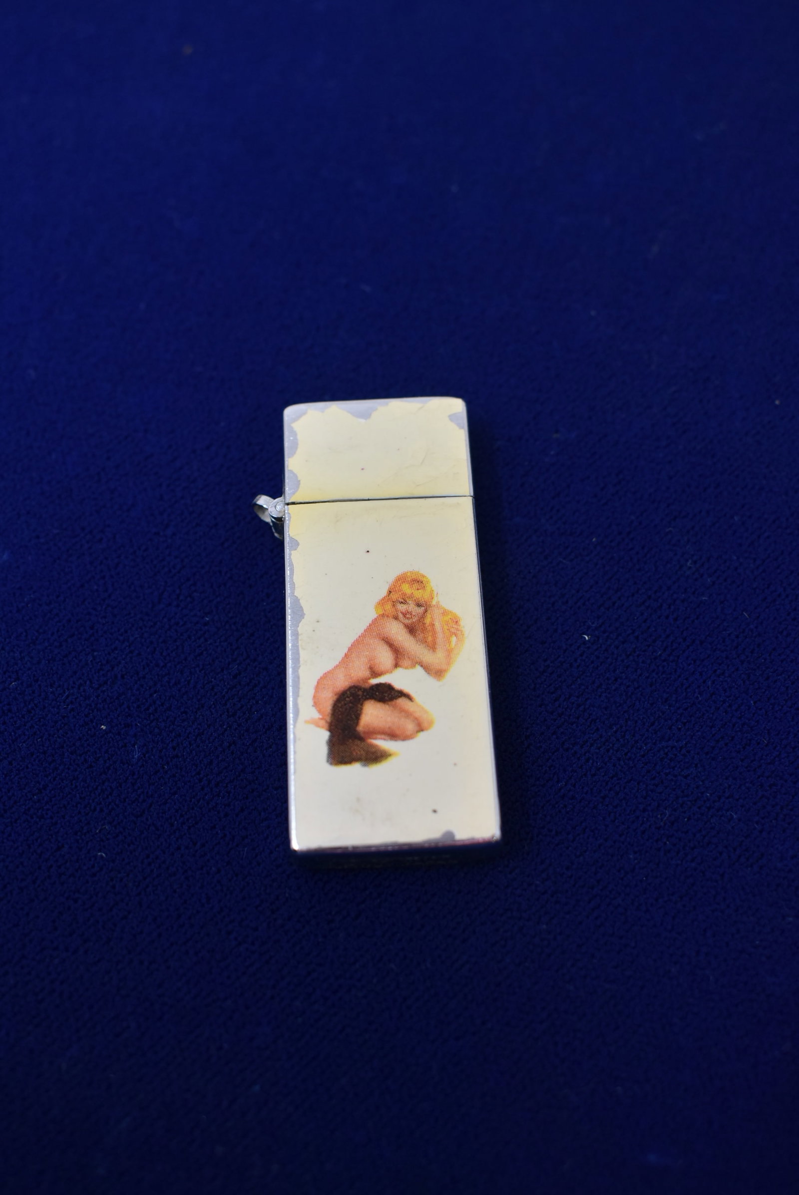 Vintage Small Nude Lighter (1 of 3)
