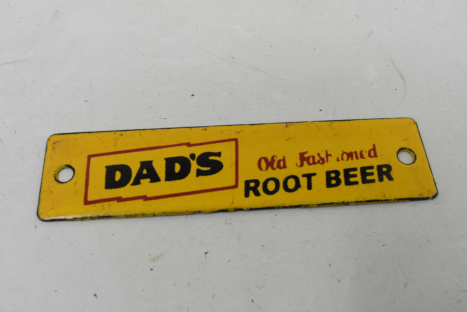 Vintage Dad's Old Fashioned Root Beer Porcelain Crate Tag (1 of 3)