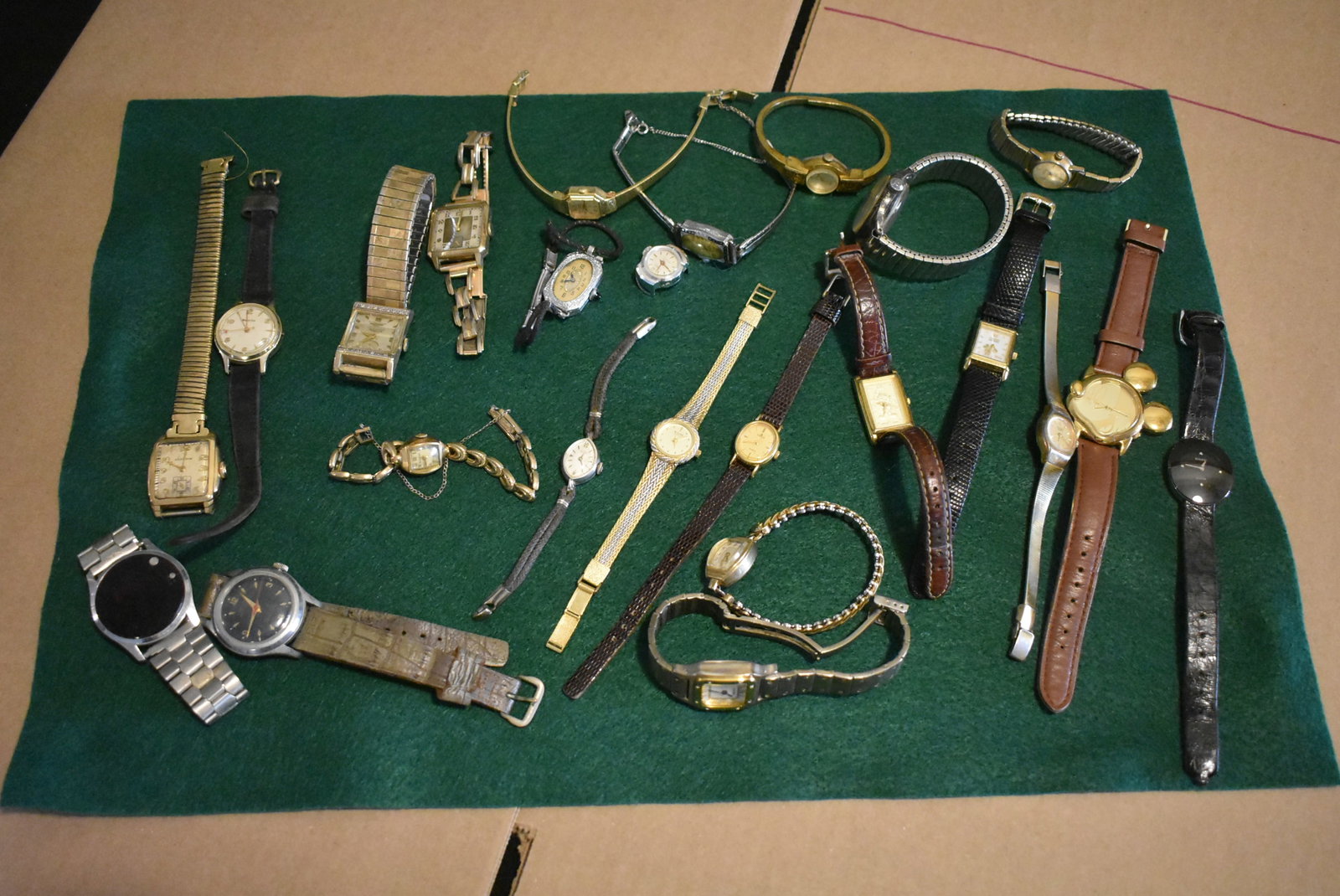 Large Lot of Assorted Watches (1 of 7)