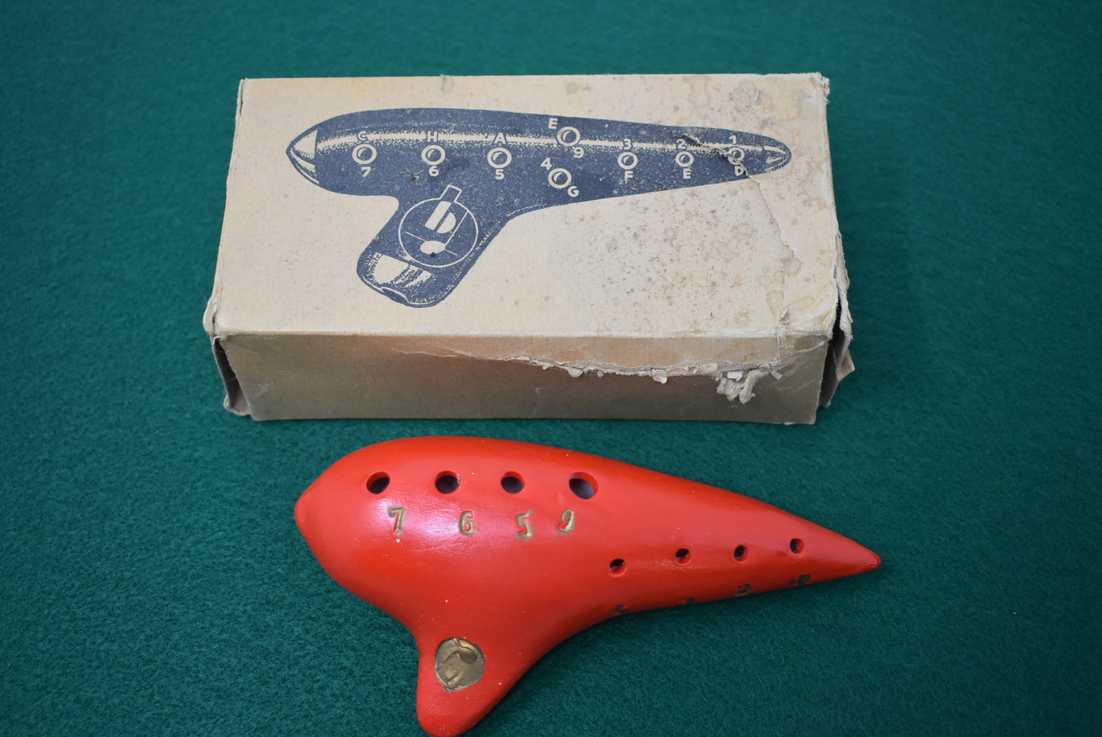 Vintage Ceramic Ocarina Excellent in Original Box: A Vintage Ceramic Ocarina in Excellent Condition with Original Box. The box has wear.