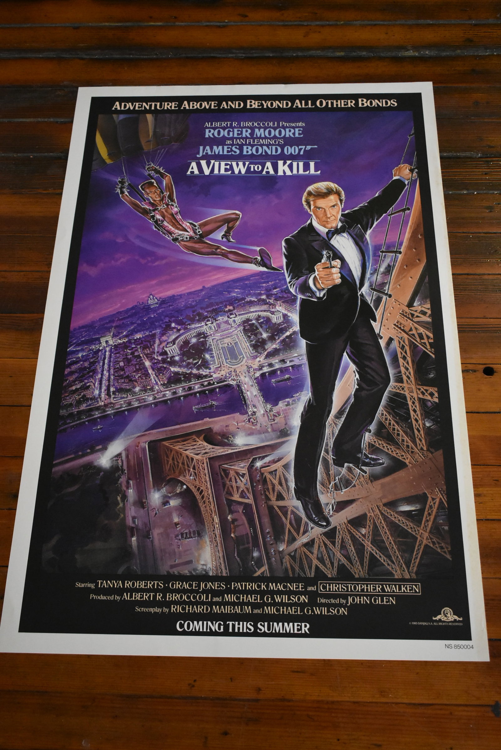 James Bond "View to a Kill" Original One Sheet Movie Theater Poster 41 x 27 (1 of 4)