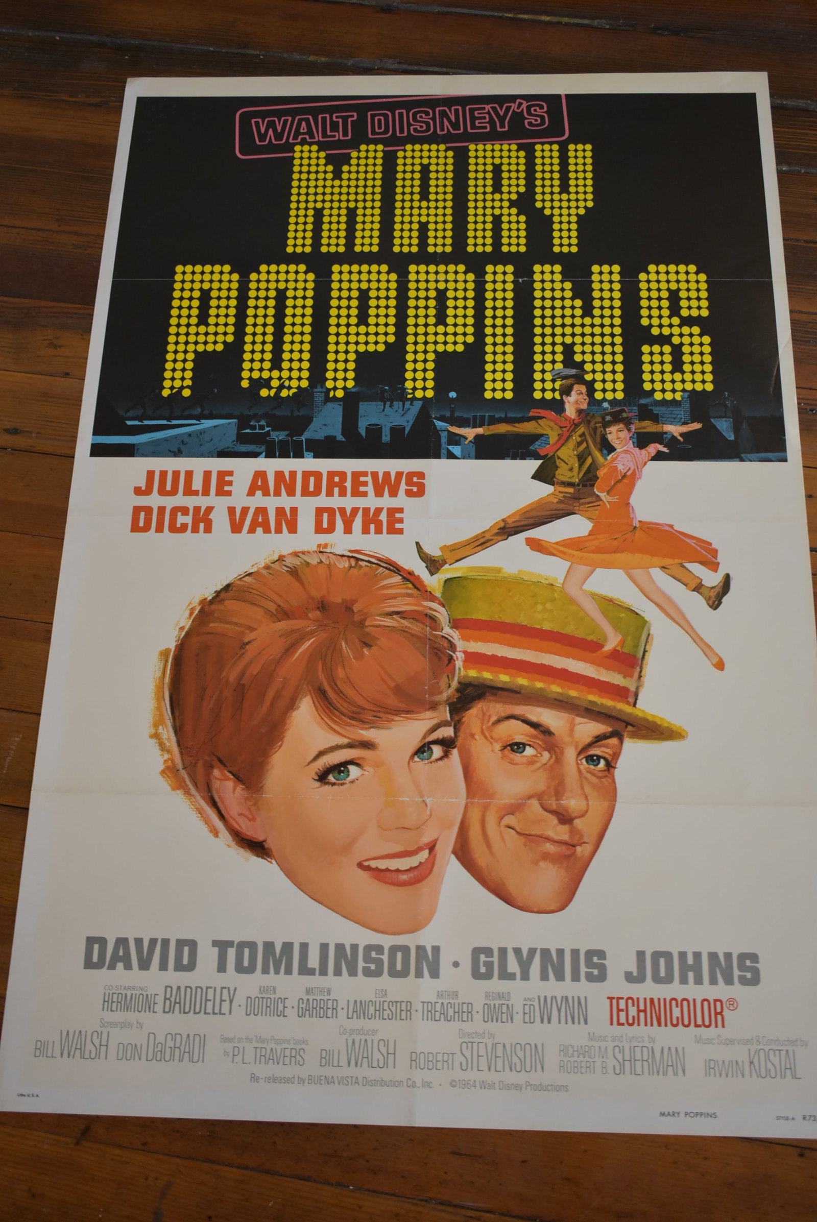 1964 Walt Disney Mary Poppins Original One Sheet Movie Theater Poster 41 x 27: 1964 Walt Disney Mary Poppins Original Folded 1 Sheet Movie Theater Poster 41x27. In very good condition.Will be rolled for shipping.