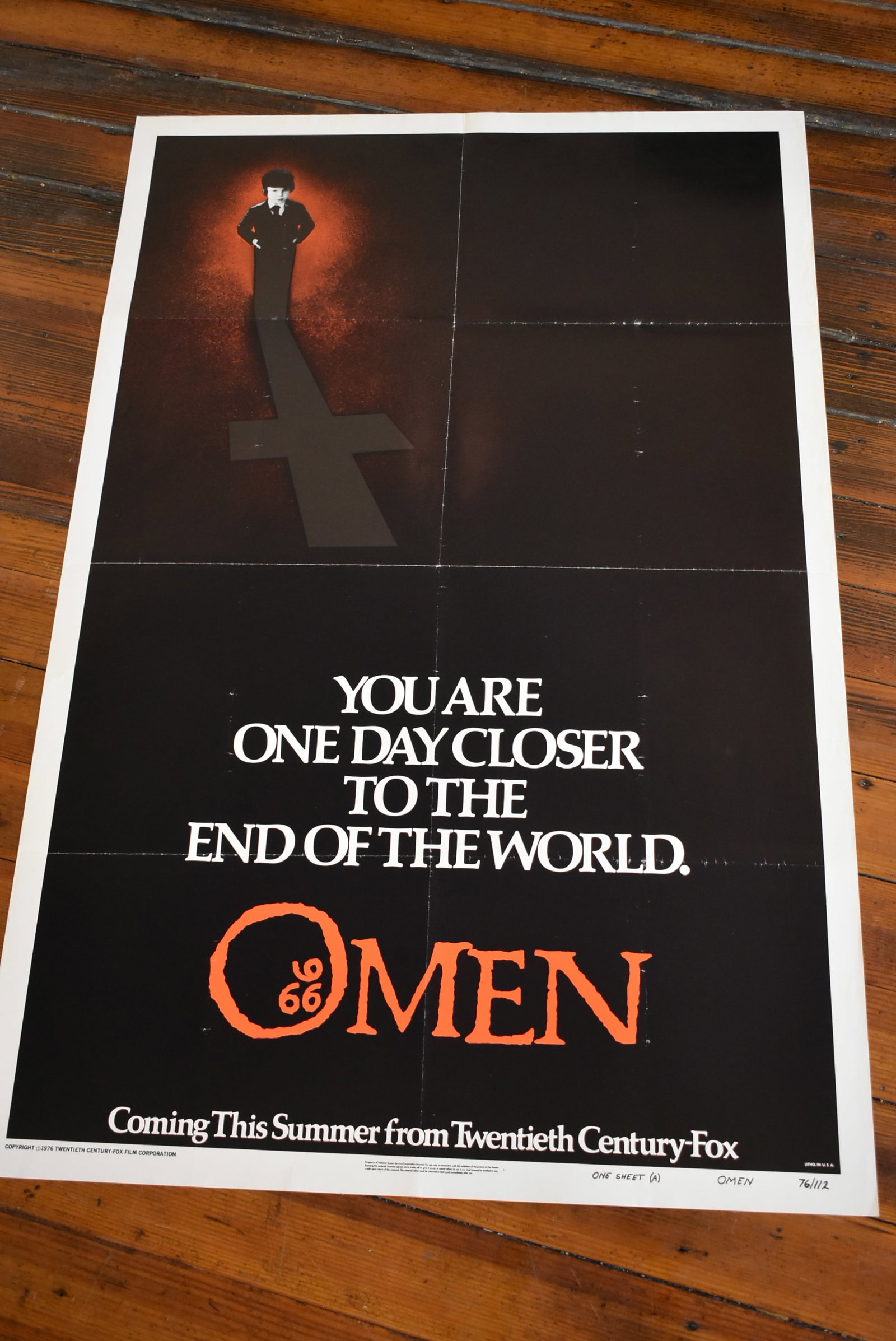 1976 Omen Original One Sheet Movie Theater Poster 41 x 27: 1976 The Omen Original Folded 1 Sheet Movie Theater Poster 41x27. In very good condition.Will be rolled for shipping.