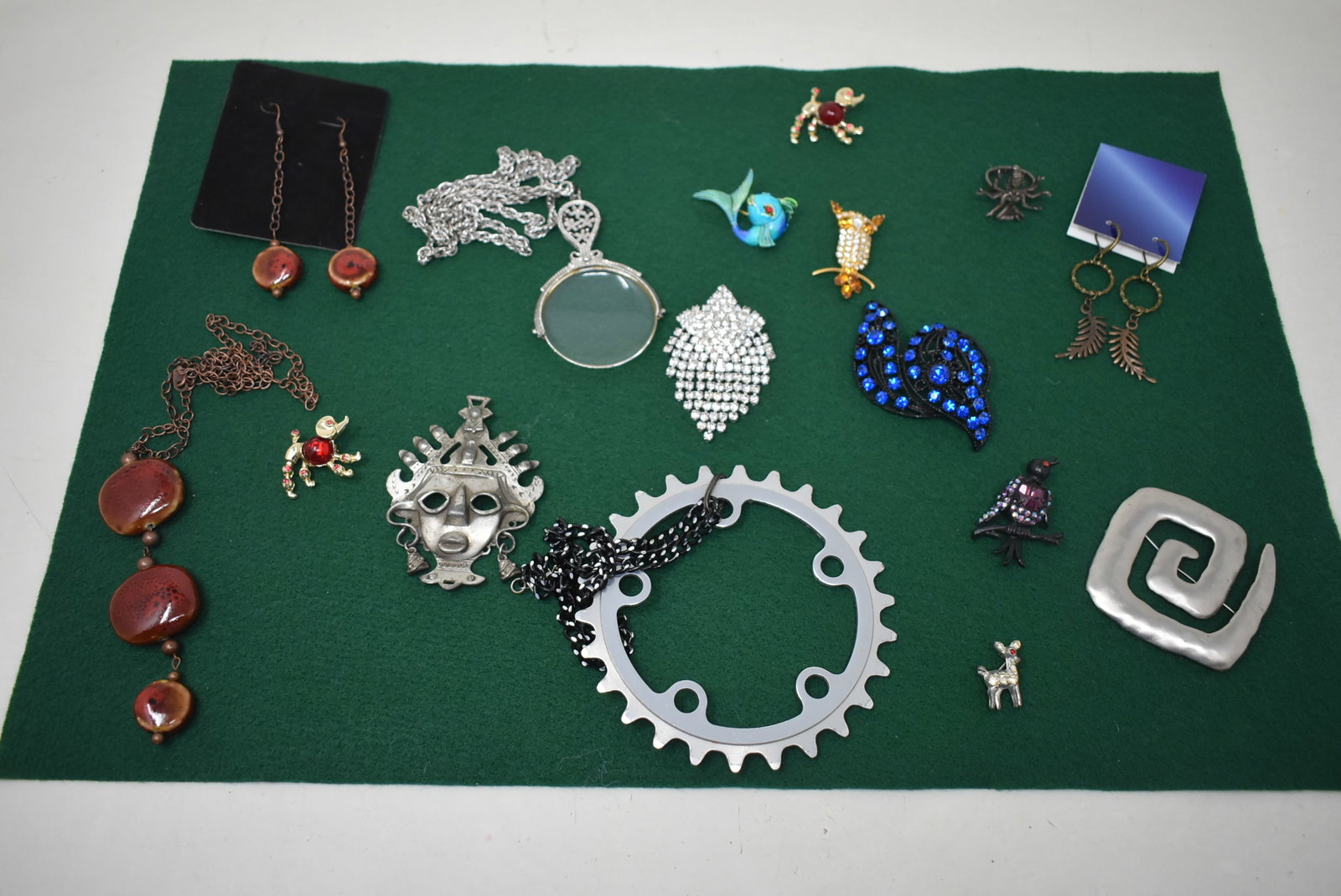 Group of Costume Jewelry: A Group of Costume Jewelry. In nice condition.