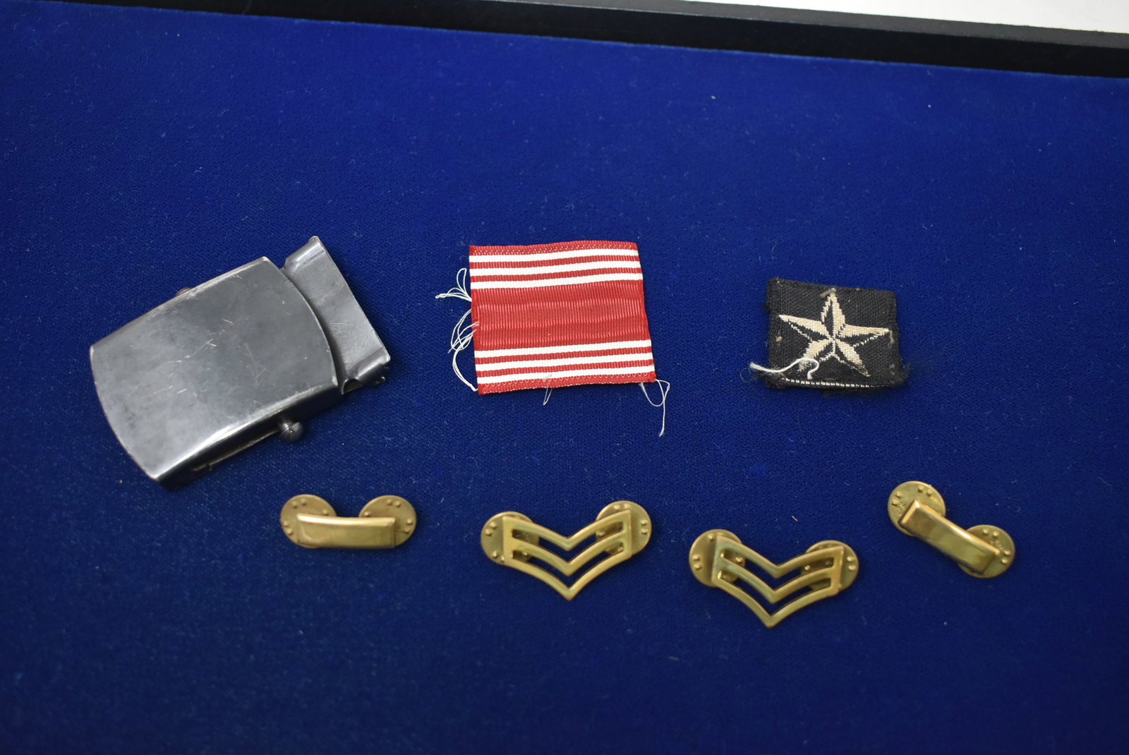 U.S. Military Pins, Patches & Buckle (1 of 3)