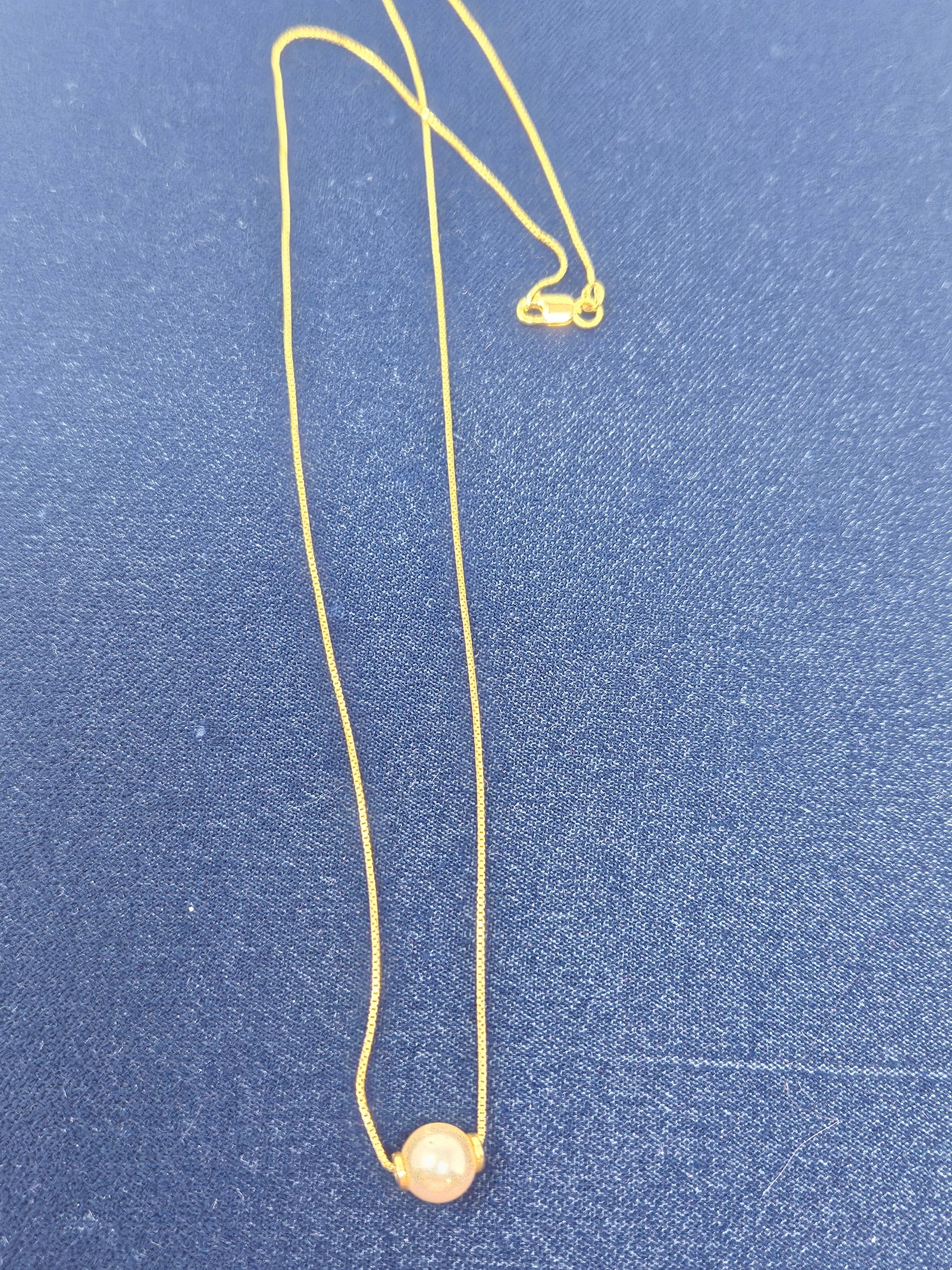 18K Gold Floating Pearl Pendant on 18" 18k Gold Chain: 18K Gold Floating Pearl Pendant on 18" Chain, also 18K. Clasp is marked 750. It weighs 2.7 grams