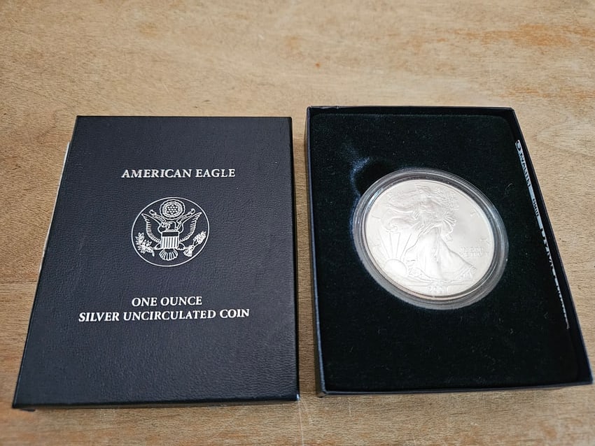 2007-W $1 Uncirculated American Silver Eagle w Box 999 (1 of 5)