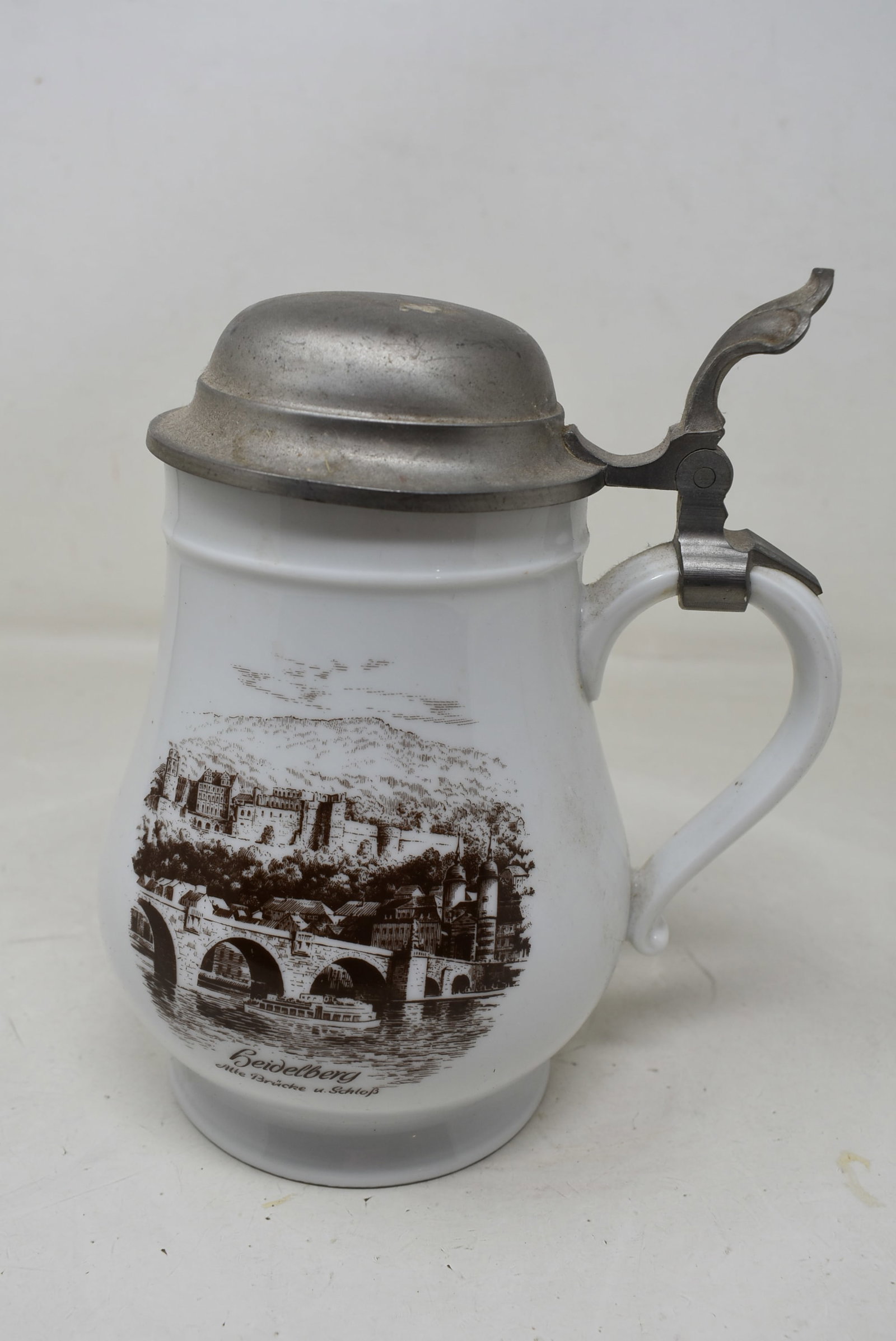 Kaiser 1/2 Liter German Porcelain Lidded Beer Stein: A Kaiser 1/2 Liter Porcelain Beer Stein "Beidelberg" with Pewter Lid. In nice condition.