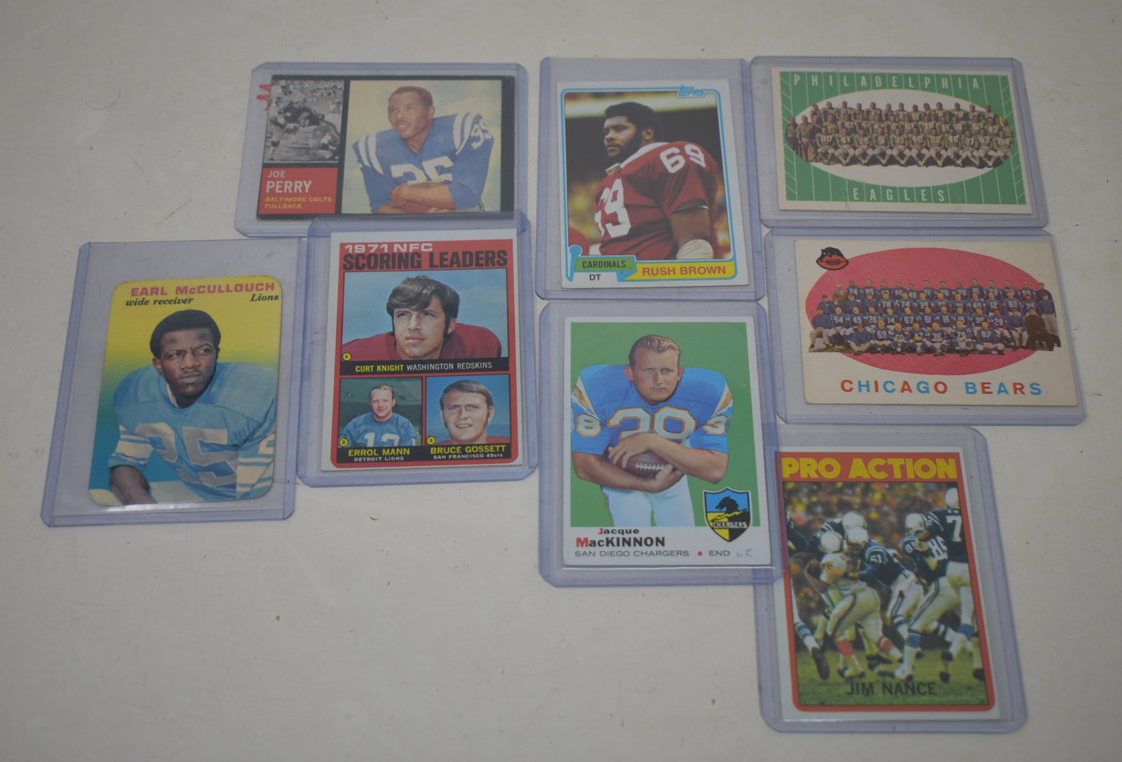 Lot of 8 Vintage Football Cards (1 of 6)