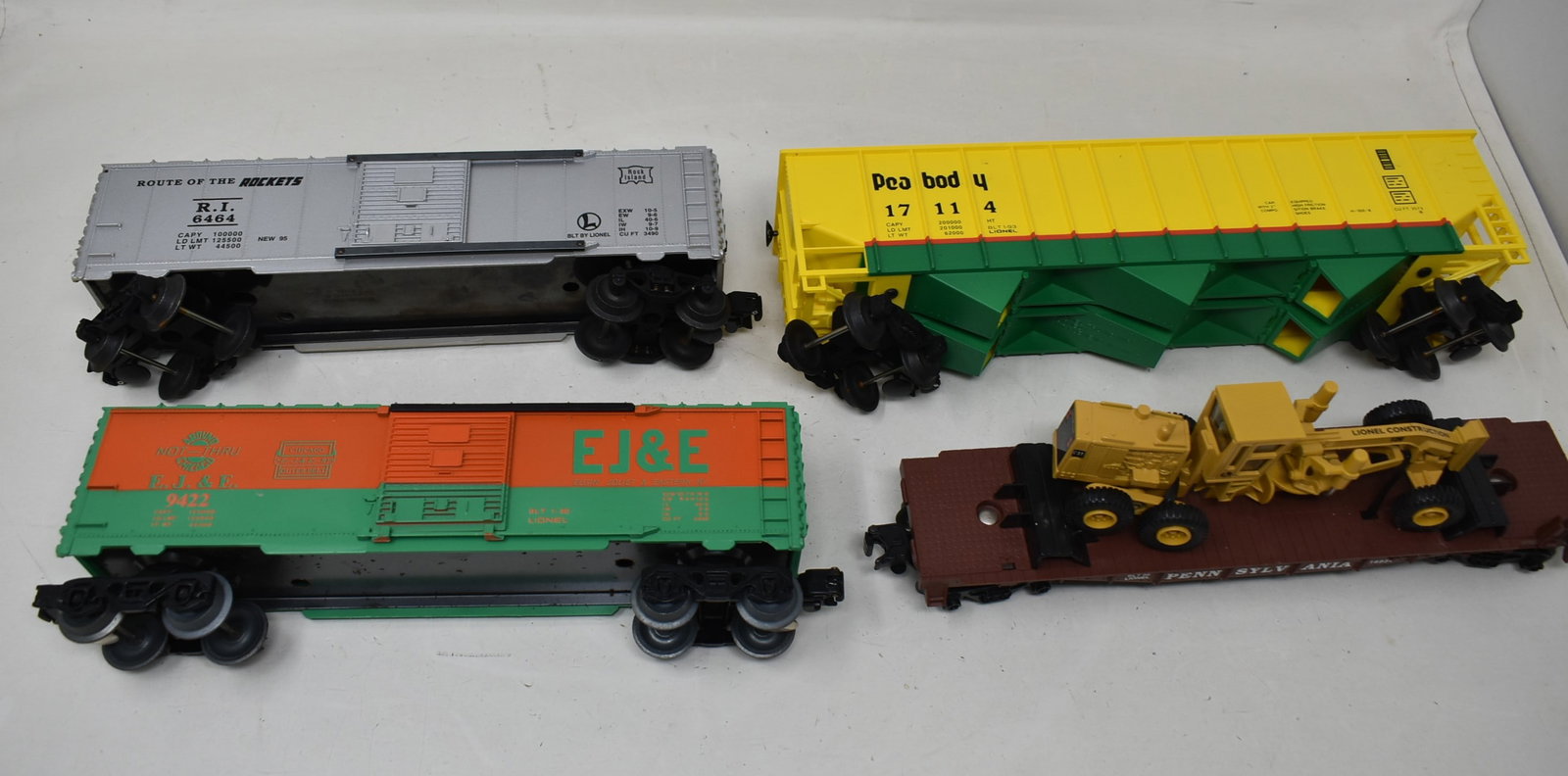 Lot of 4 Lionel O Scale Train Cars (1 of 6)