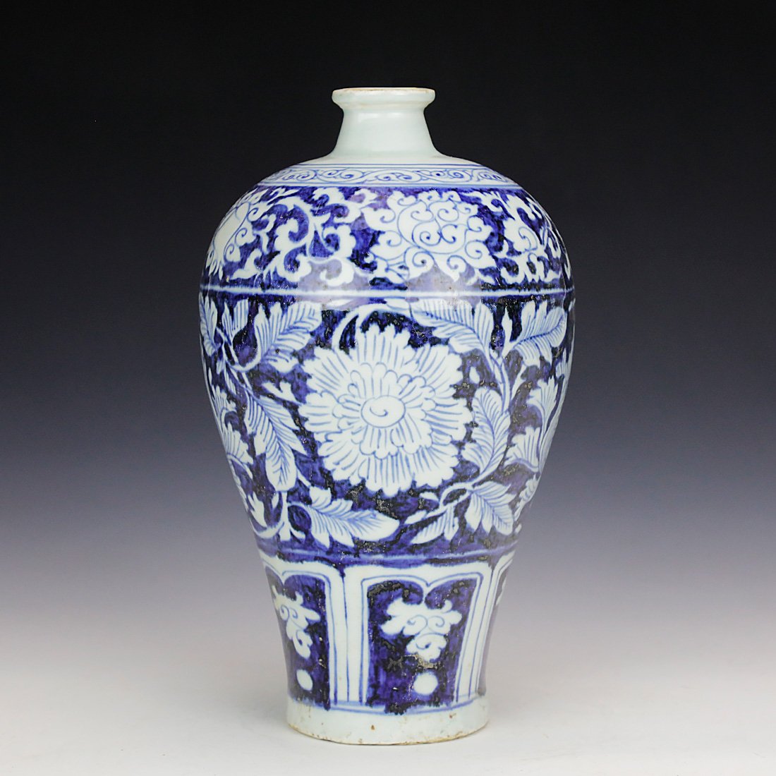 Ming Dynasty hand painted ceramic vases,15 century (1 of 7)