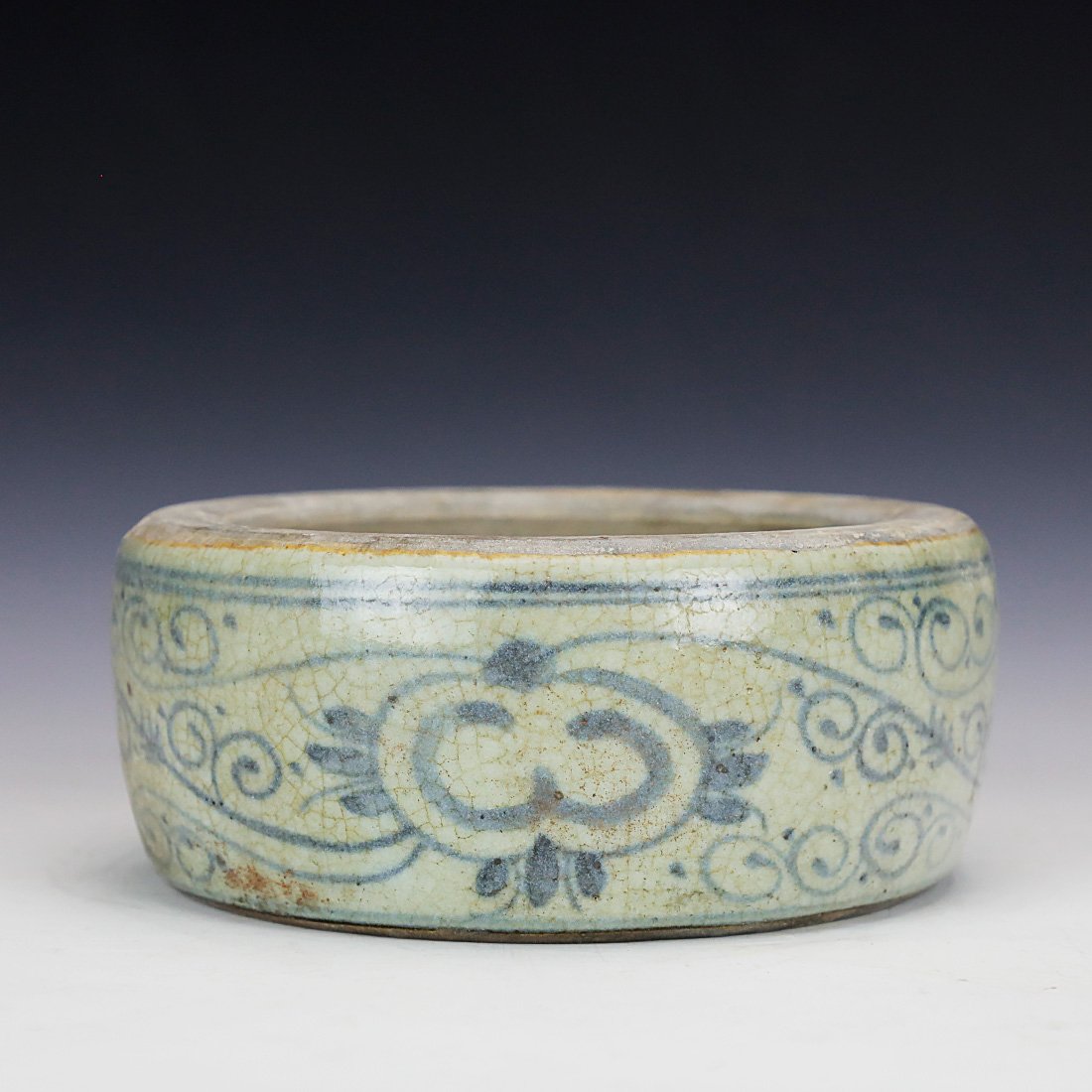 Blue and white porcelain of Pen washing jar14-17century: Chinese blue and white ceramics Pen washing jar in Ming Dynasty