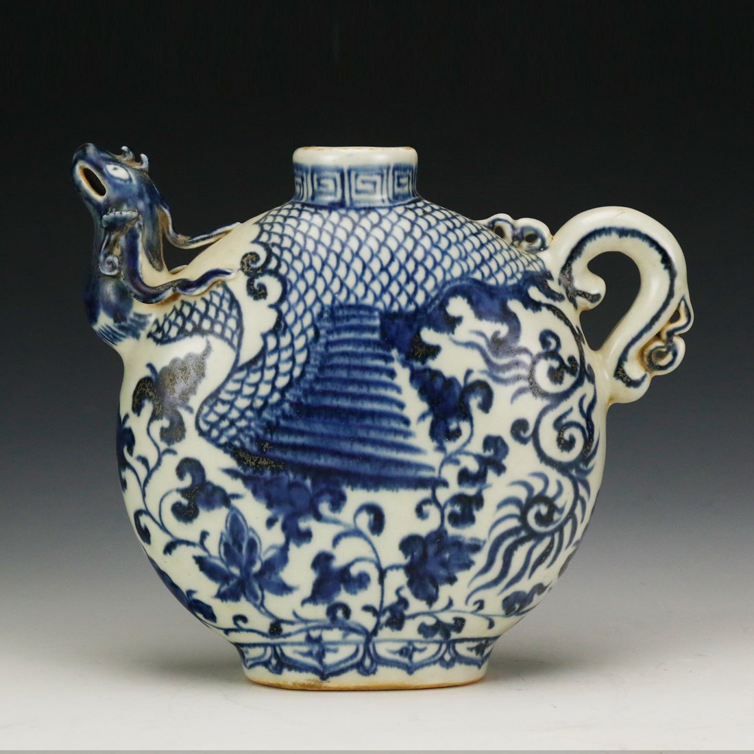 China 15 Century blue and white porcelain vases: China 15 Century blue and white porcelain vases,About Ming Dynasty in China.This is an ancient porcelain.
