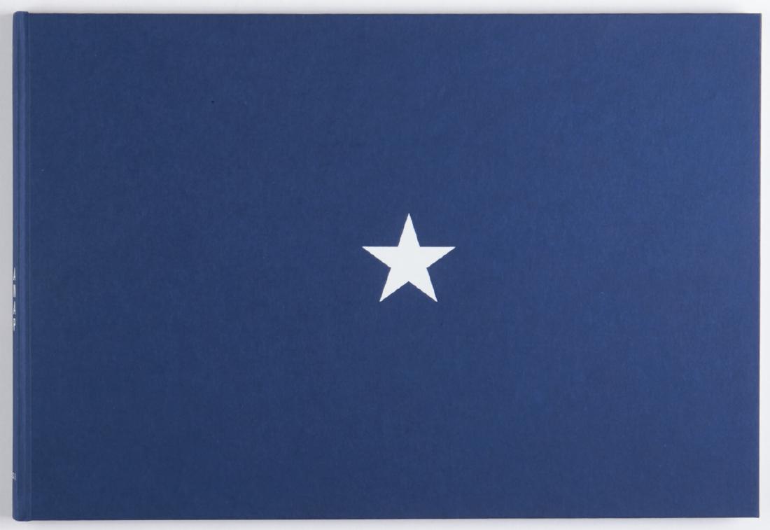 DOUG RICKARD (* 1968) *: ‘A New American Picture‘, White Press, 2010 Photo Book 33 x 22 cm First edition, first printing, SIGNED BY DOUG RICKARD, perfect condition, strongly limited to 200 signed and numbered copies, edit