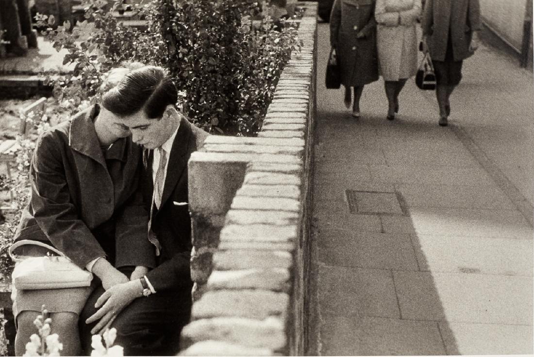 BRUCE DAVIDSON (* 1933) *: England, 1960 Vintage silver print 18,4 x 27,4 cm Photographer's agency stamp and handwritten neg. no in pencil on the reverse The buyers premium for all items exported out of E.C. (European Community