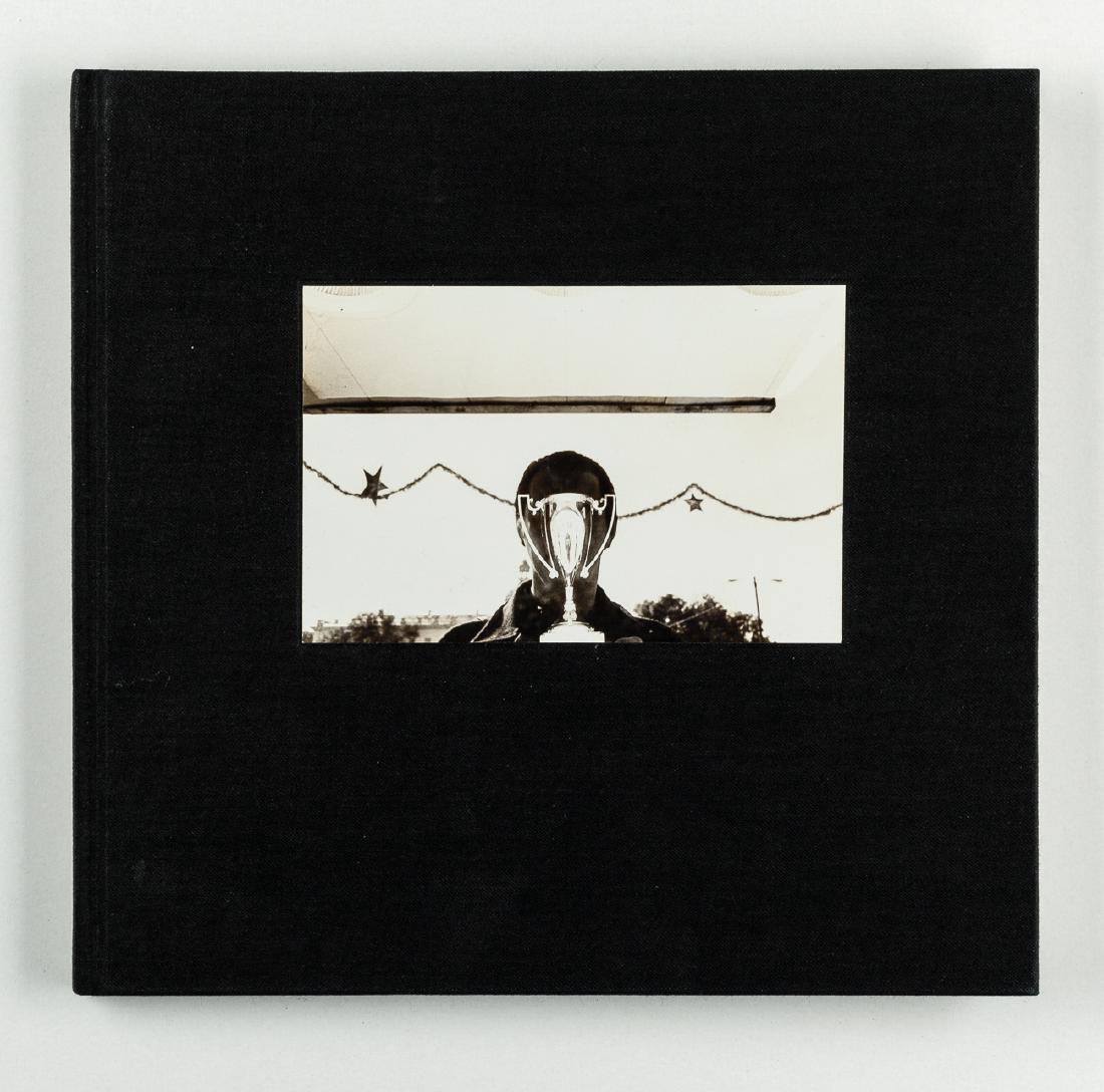 LEE FRIEDLANDER (* 1934) *: ‘Self Portrait’ New York, Haywire Press, 1970 First edition, hardcover with slipcase, special limited edition of 100 signed and numbered copies, with two vintage gelatin silver prints: 1) "Tallaha