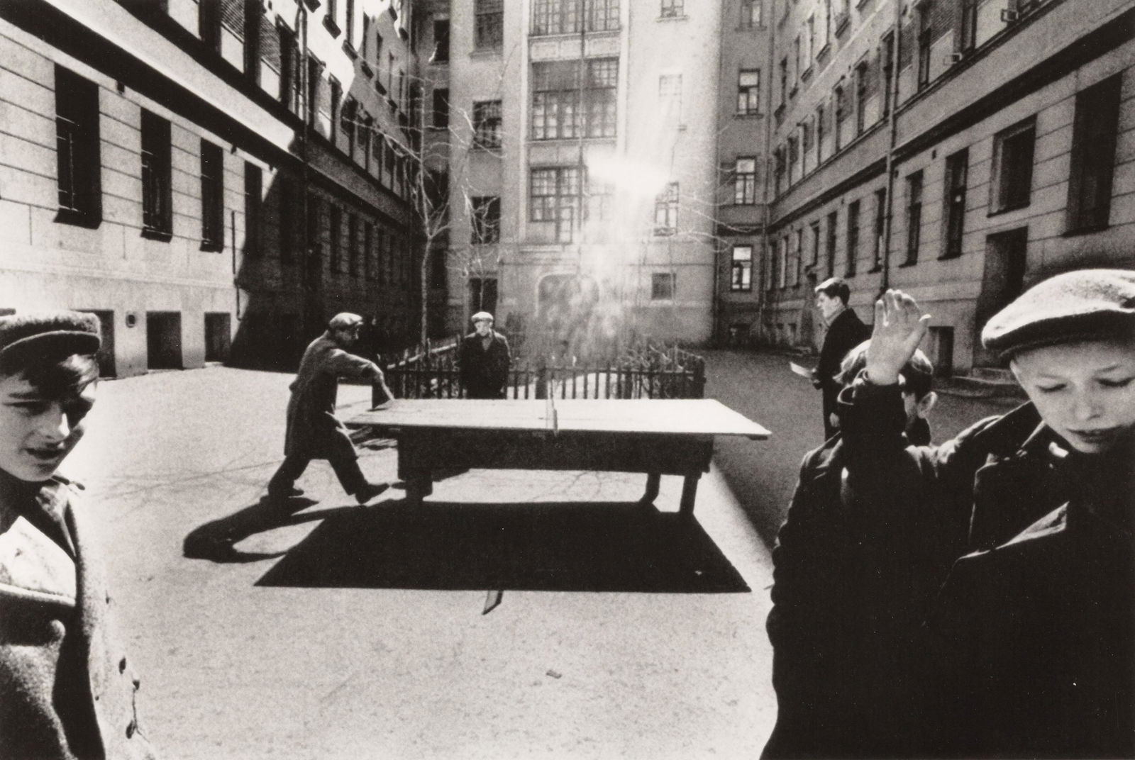 WILLIAM KLEIN (* 1928): WILLIAM KLEIN (* 1928)Ping-Pong, Moscow 1960Gelatin silver print, printed in the 1990s 20,4 x 30,8 cm Signed, titled and dated by the photographer in pencil on the reverse LITERATURE William Klein: AB