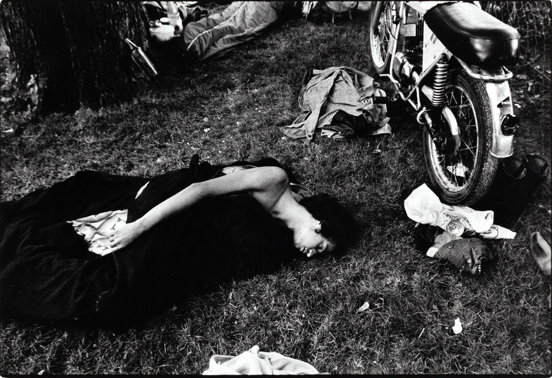 WILL McBRIDE (1931–2015): WILL McBRIDE (1931–2015) | Open Air Concert, Berlin 1970 | Gelatin silver print, printed in the 1980s | 22,7 x 33,3 cm | Signed and annotated by the photographer in pencil on the reverse, series