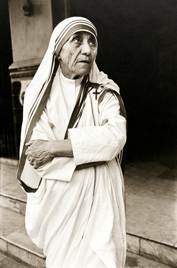 MARY ELLEN MARK (1940–2015): MARY ELLEN MARK (1940–2015) | Mother Teresa, Calcutta 1980 | Gelatin silver print, printed in the 1990s | Size: 30 x 20 cm | Signed, titled and dated by the photographer in pencil on the reverse