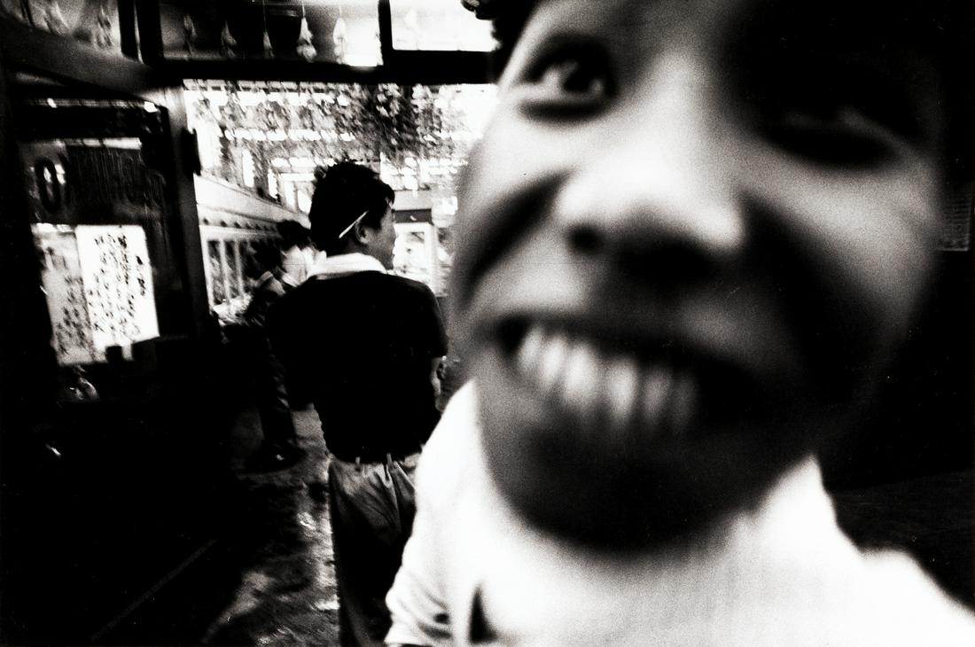 WILLIAM KLEIN (* 1928): WILLIAM KLEIN (* 1928) | ‘Pachinko doorman’, Tokyo 1961 | Gelatin silver print, printed in the 1970s | Size: 15,2 x 23 cm | Annotated by the photographer in pencil on the reverse, photogra