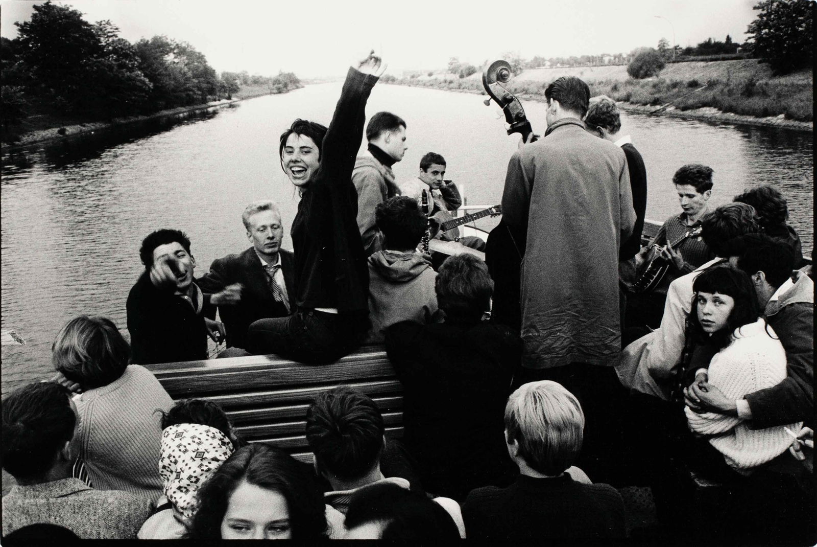 WILL MCBRIDE (1931–2015): WILL MCBRIDE (1931–2015) | Riverboat Shuffle (‘Jazz auf dem Fluss’), 1959 | Gelatin silver print, printed 1990s, double-weight semi-matte paper, excllent condition 17,4 x 26,3 cm Sig