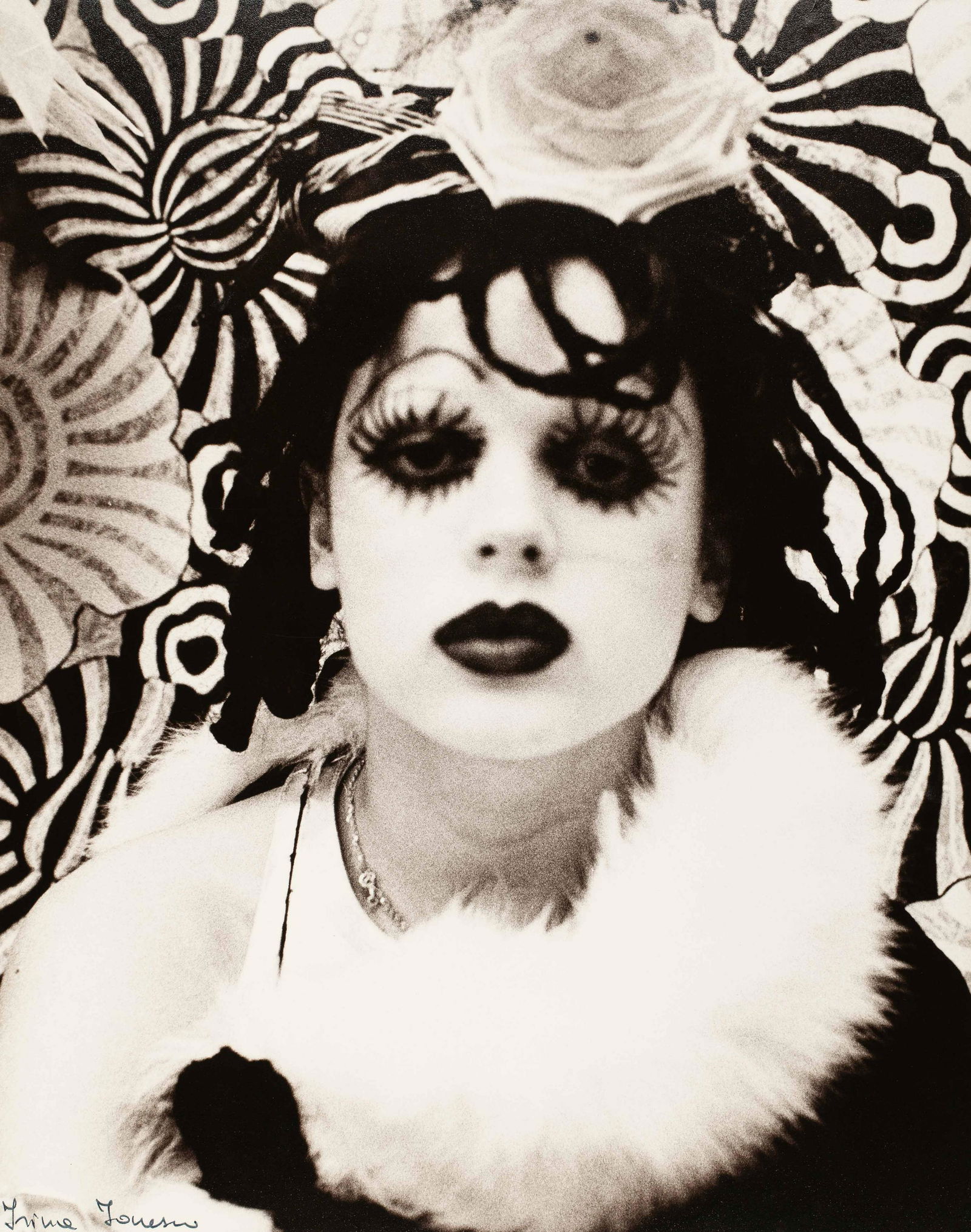 IRINA IONESCO (* 1930): IRINA IONESCO (* 1930) | Eva, France c. 1970 | Vintage silver print, Sepia toned, double-weight semi-matte paper, mounted on cardboard, perfect condition 38,4 x 30,2 cm Signed by the photographer in i