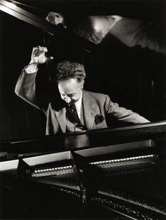 GJON MILI (1904–1984): GJON MILI (1904–1984) | Arthur Rubinstein, New York 1948 | Gelatin silver print, printed in the 1980s on double-weight semi-matte paper, in perfect condition 24,2 x 18,3 cm “Life” cr