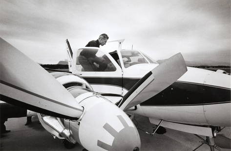 LOOMIS DEAN (1917&#8211;2005): LOOMIS DEAN (1917&#8211;2005) | Herbert von Karajan boards his private plane, Salzburg 1964 | Gelatin silver print, printed in the 1980s on double-weight semi-matte paper, in perfect condition 15,8 x