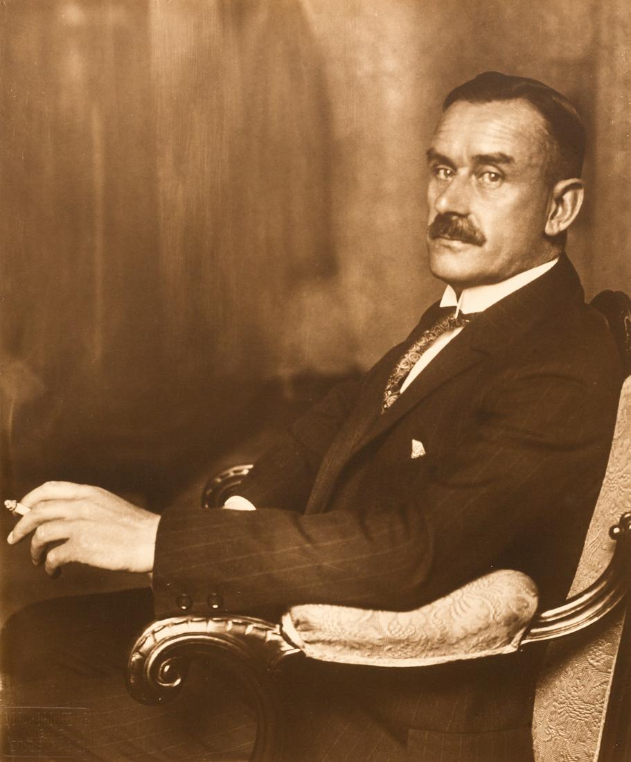 DORA HOROVITZ (1897–1978): DORA HOROVITZ (1897–1978) | The novelist Thomas Mann, Vienna, October 1928 Image Size: 19,4 x 16,1 cm English: Vintage silver print, printed on double-weight brown-toned, matte paper, mounted on