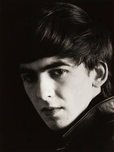 ASTRID KIRCHHERR (1938–2020): ASTRID KIRCHHERR (1938–2020) | George Harrison, London 1962 Image Size: 39,5 x 29,8 cm English: Gelatin silver print, printed in the 1980s, double-weight semi-matte paper, in excellent condition