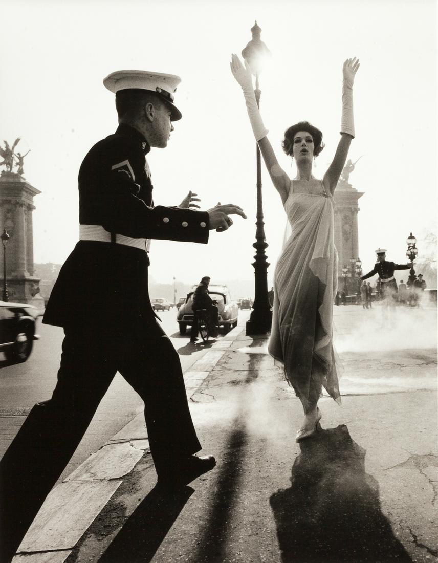 WILLIAM KLEIN (1928–2022): WILLIAM KLEIN (1928–2022) | ‘Pont Alexander III + Marines’ (Simone for ‘Vogue’), Paris 1960 Image Size: 32,3 x 25 cm English: Gelatin silver print, printed in the 1980s o