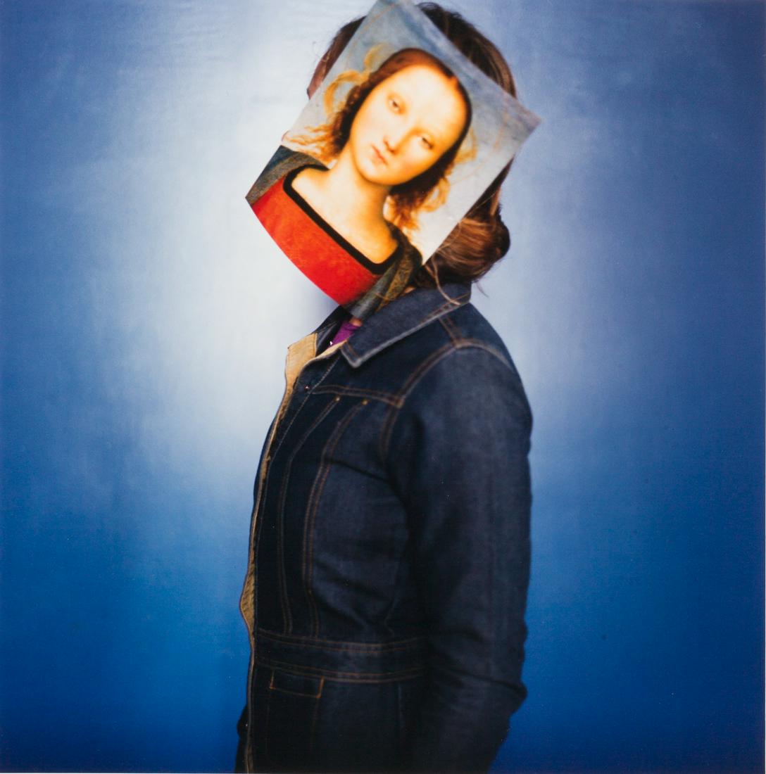 CIG HARVEY (*1973): CIG HARVEY (*1973) | Self-portrait as Mary, Massachusetts, Somerville 2004 Image Size: 35,5 x 35,4 cm English: Inkjet print, Fujicolor Crystal Archive paper, in excellent condition. Signed and dated b