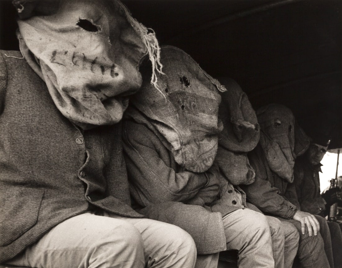 MICHA BAR-AM (*1930): MICHA BAR-AM (*1930) | West Bank, Israel 1967 Image Size: 44,4 x 56,5 cm English: *Fully Taxed. Gelatin silver print, printed in 1989 on double-weight semi-matte paper 50,7 x 60,6 cm, in excellent con