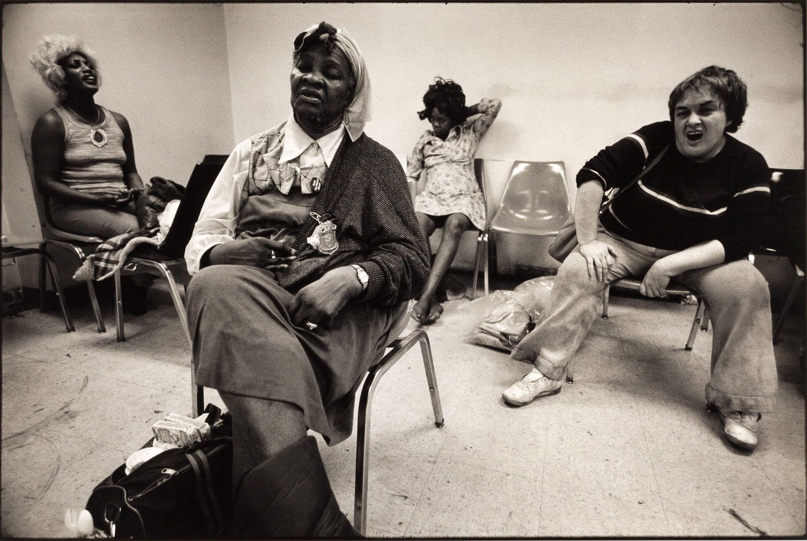 PAUL FUSCO (1930–2020): PAUL FUSCO (1930–2020) | Single women's shelter, New York 1986 Image Size: 37,6 x 58,4 cm English: *Fully Taxed. Gelatin silver print, printed in 1989 on double-weight semi-matte paper 50,4 x 60