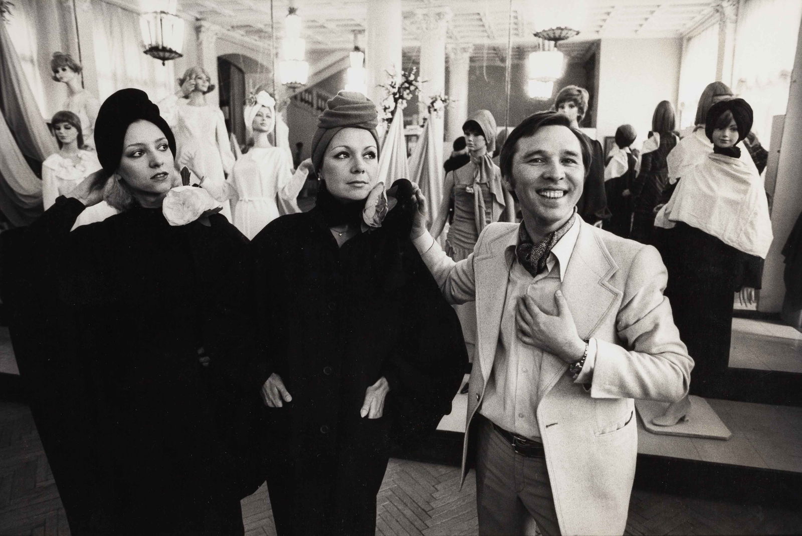 MANFRED IHRT (1918–2005) | Designer Slava Saizew, Fashion Show Dior Moscow, 1978: Vintage print, 21 x 30 cm, stamped