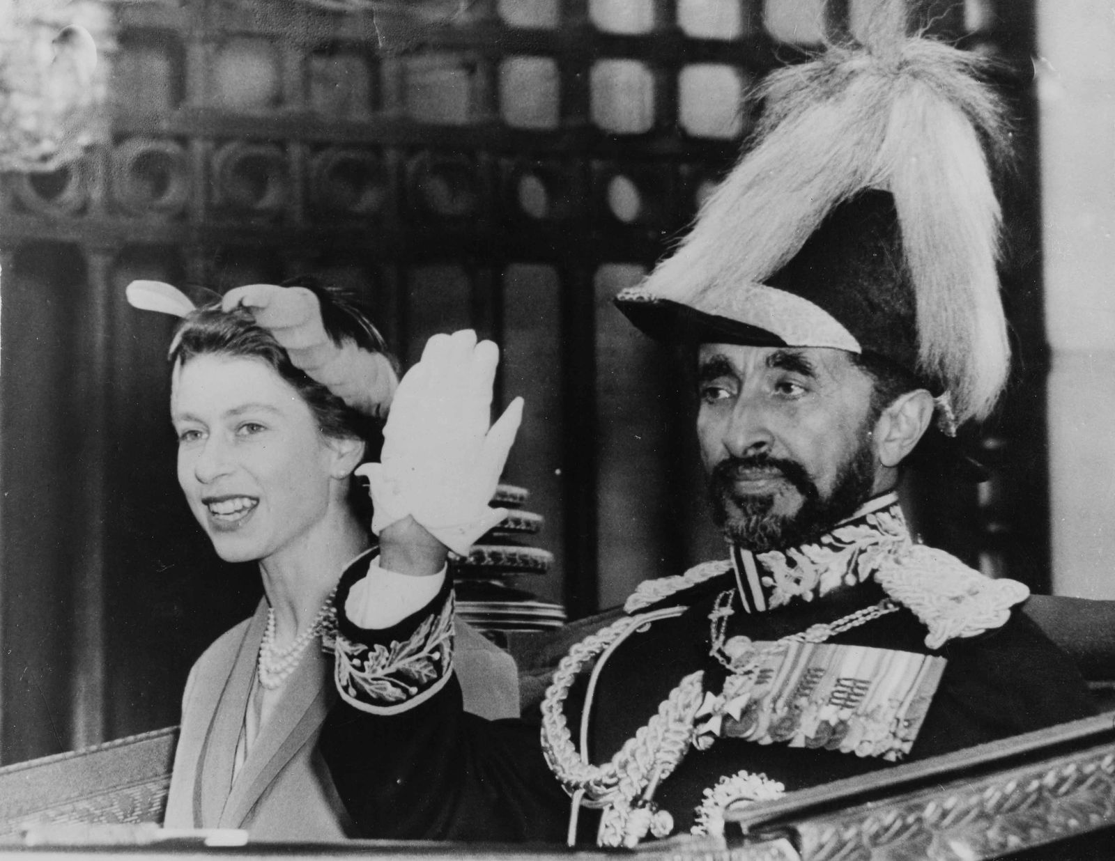 KEYSTONE | Queen Elisabeth with Haile Selassie, 1954: Vintage print, 19 x 24 cm, stamped