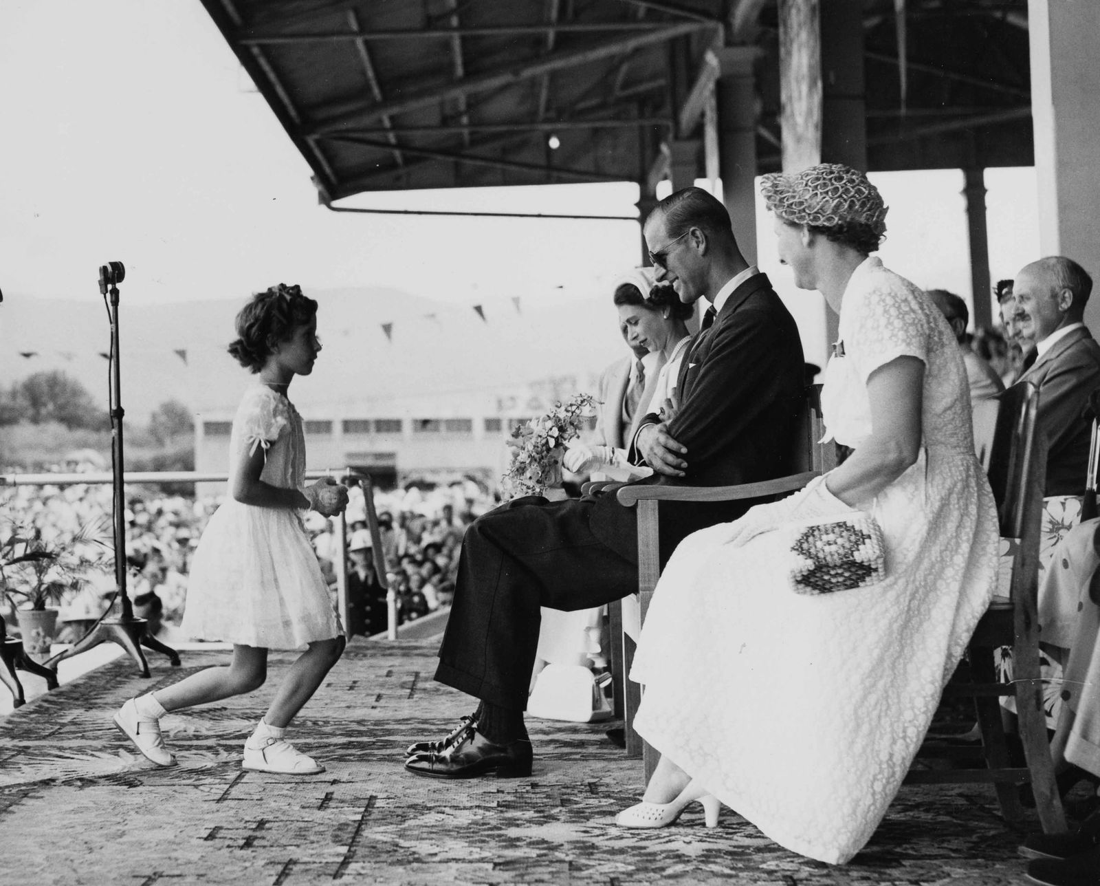 FOX PHOTOS LTD. | Queen Elisabeth and Prince Philip, Parramatta Park, Sydney, 1954: Vintage print, 19 x 24 cm, stamped