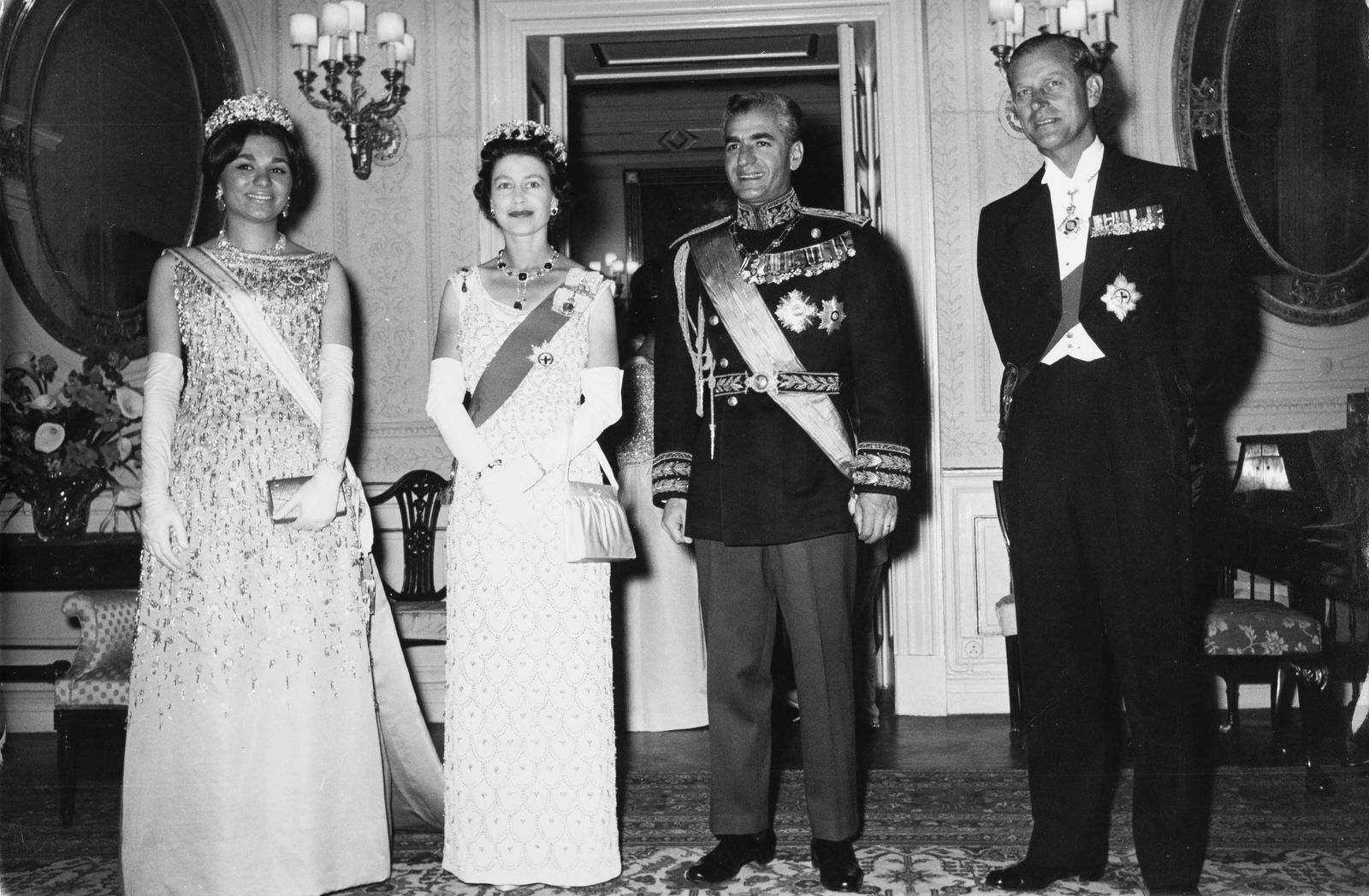 REPORTERS ASSOCIÉS | Queen Elisabeth and Mohammad Reza Schah Pahlavi, 1961: Vintage print, 20 x 31 cm, stamped