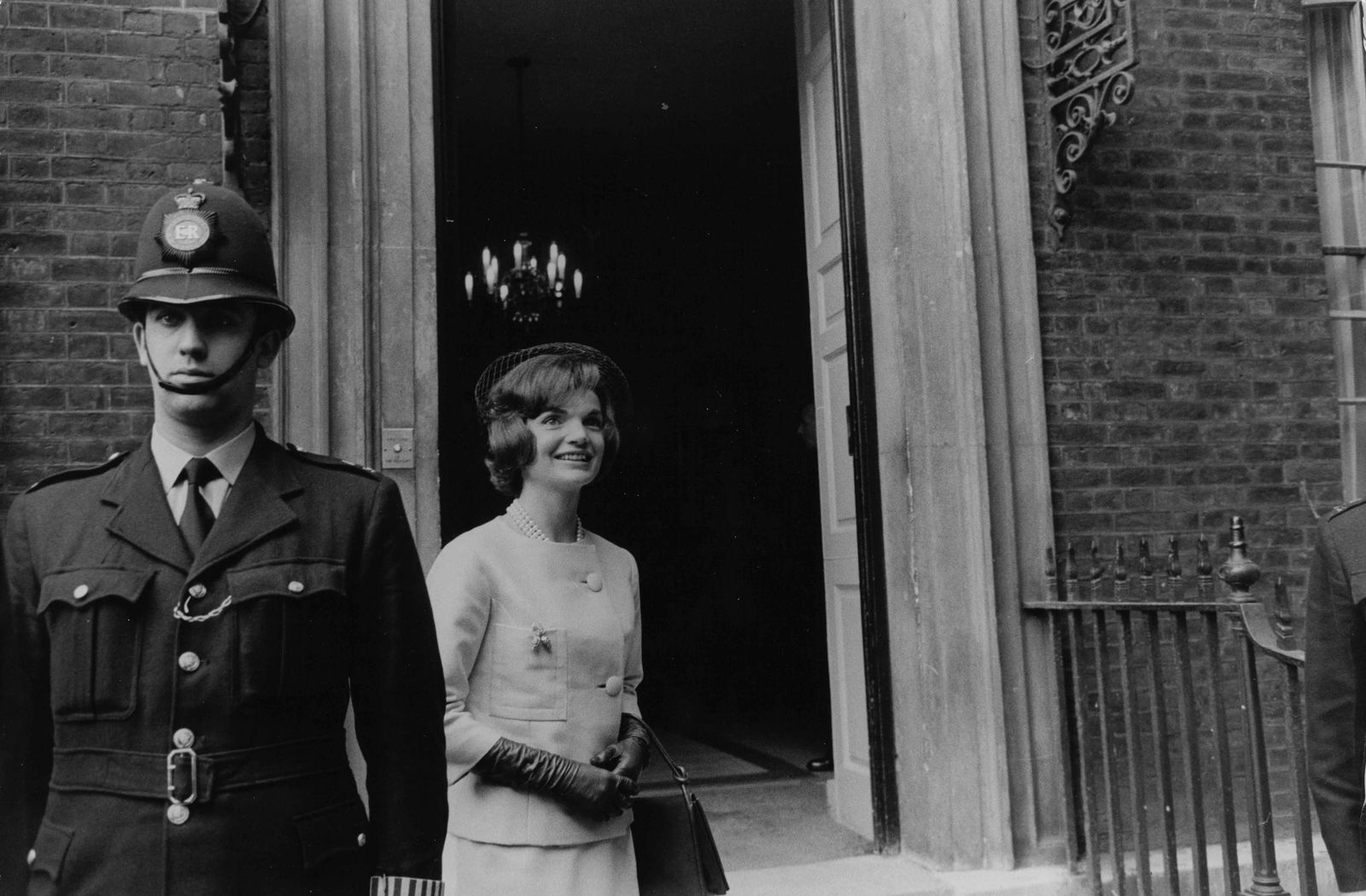 EDDY VAN DER VEEN (*1922) | Jackie Kennedy, 1961: Vintage print, 20 x 30 cm, inscribtions by hand