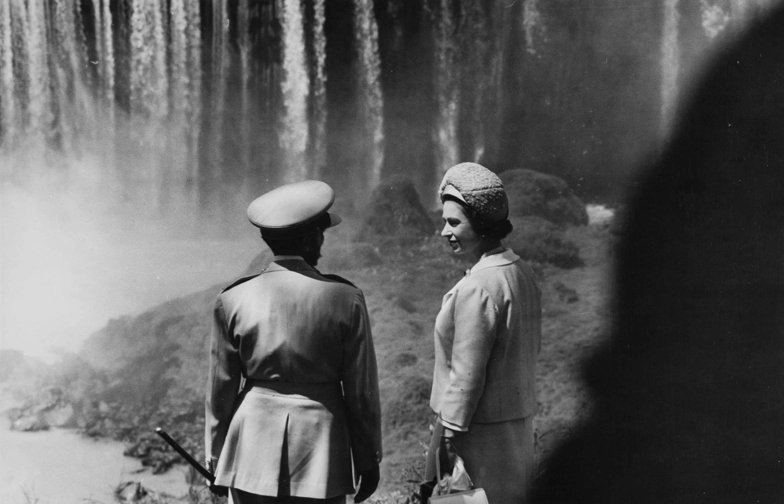 LONDON EXPRESS | Queen Elisabeth and Haile Selassie, 1965: Vintage print, 16 x 24 cm, stamped