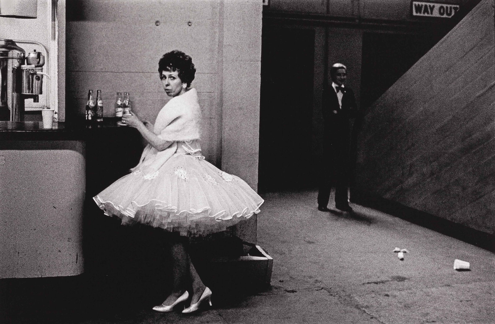 IAN BERRY (*1934): IAN BERRY (*1934) | Ballroom in Wembley, London, from 'The English', 1973–77 Image size: 31.5 x 47.7 cm English Archival Pigment Print, printed later on matte fine art paper 42 x 59.5 cm, in